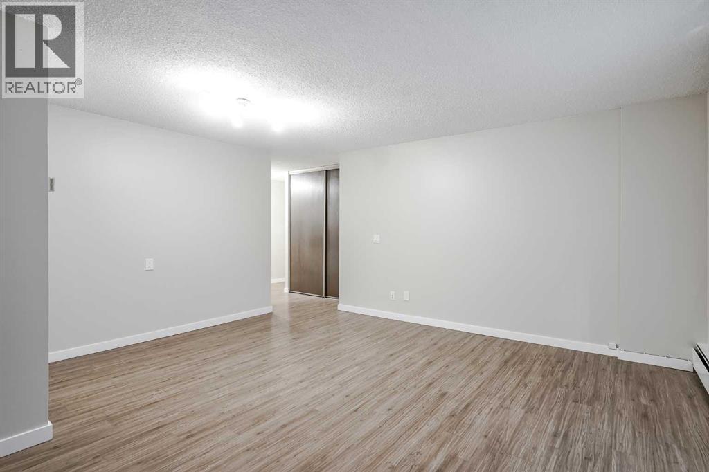 Single Family House for Sale in   Dalton Drive NW Dalhousie Calgary 