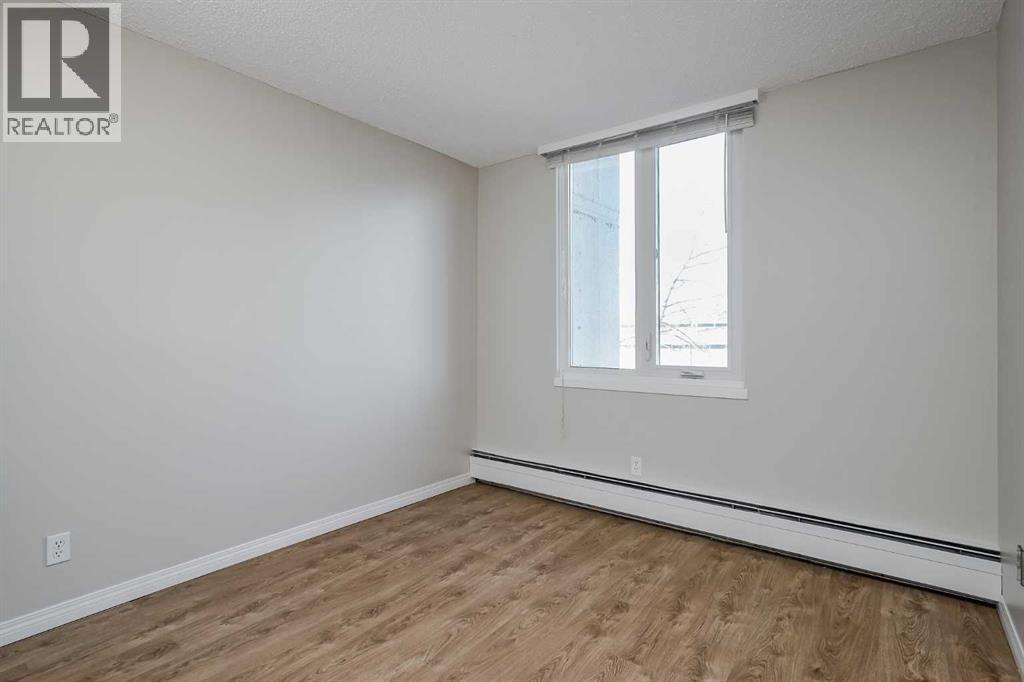 Single Family House for Sale in   Dalton Drive NW Dalhousie Calgary 