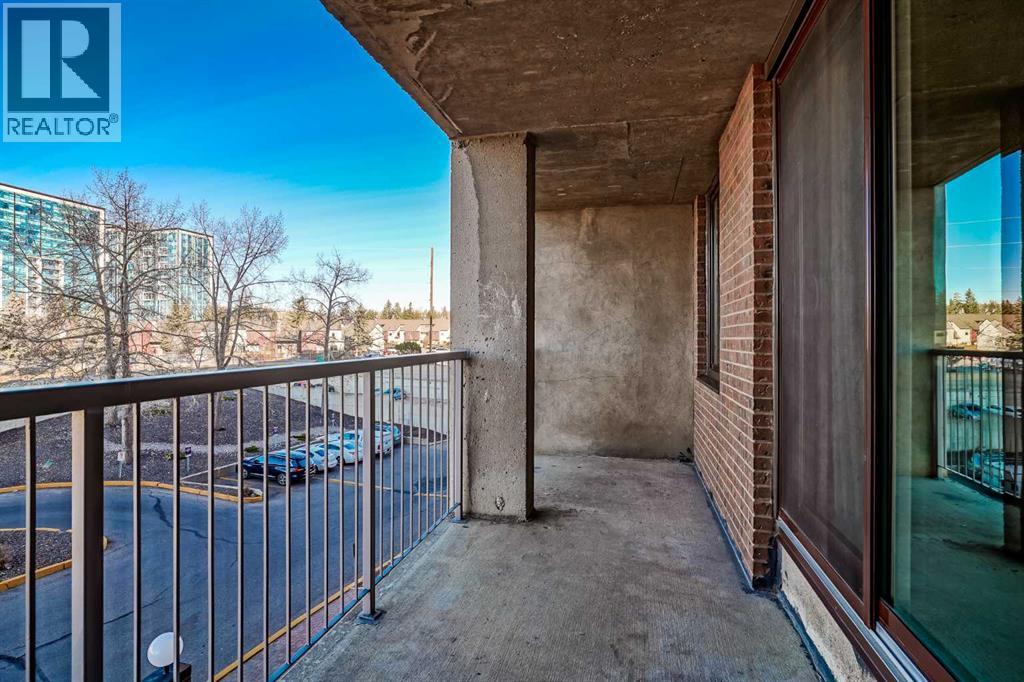 Single Family House for Sale in   Dalton Drive NW Dalhousie Calgary 