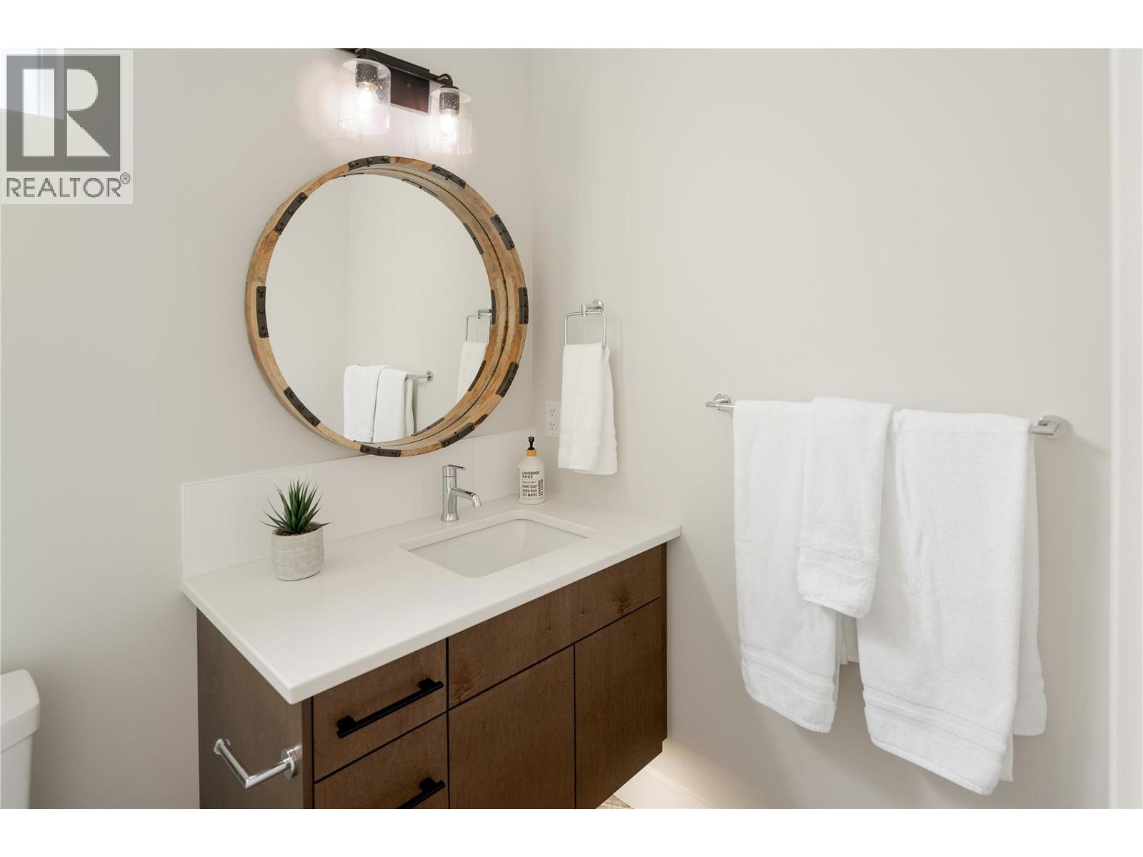  456 Sparrow Hawk Court, Kelowna