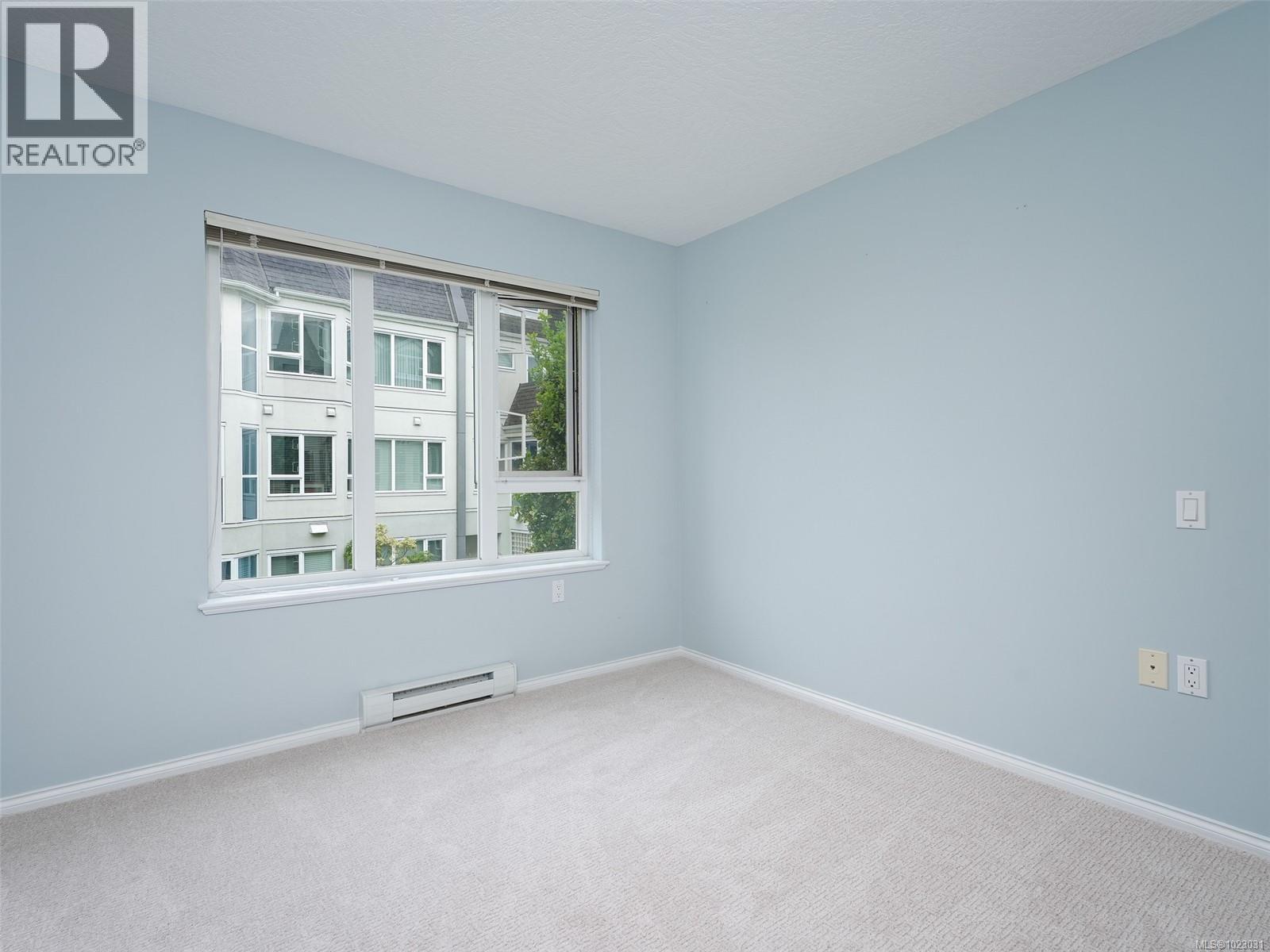 206 1521 Church Avenue, Saanich