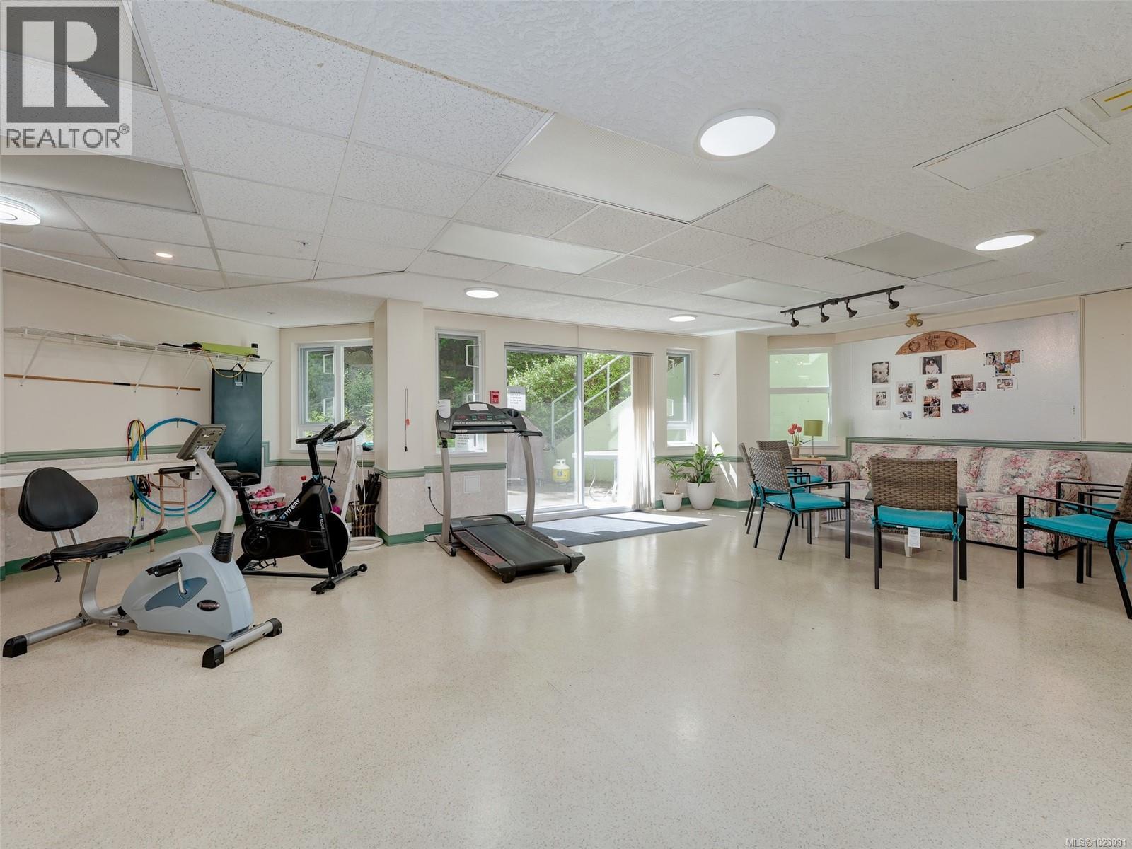 206 1521 Church Avenue, Saanich