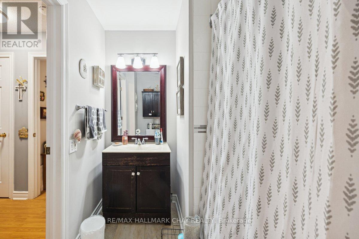#2 77 MILL STREET E - 18