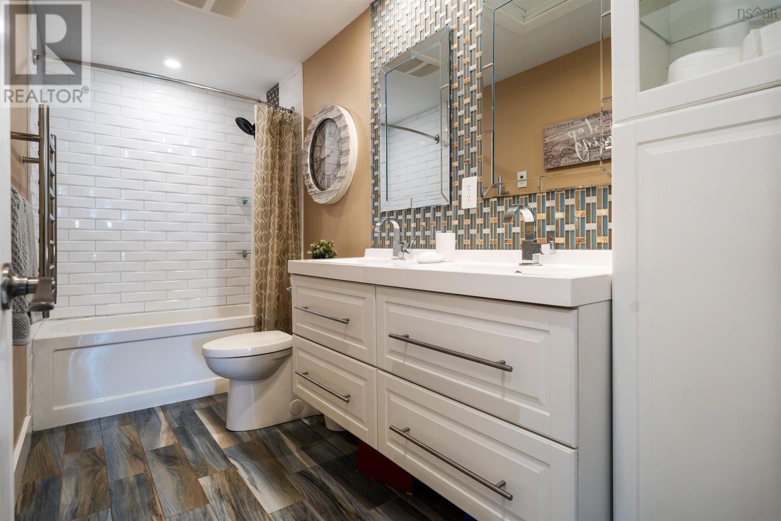 Property 16 of 44 of 5786 Highway 2