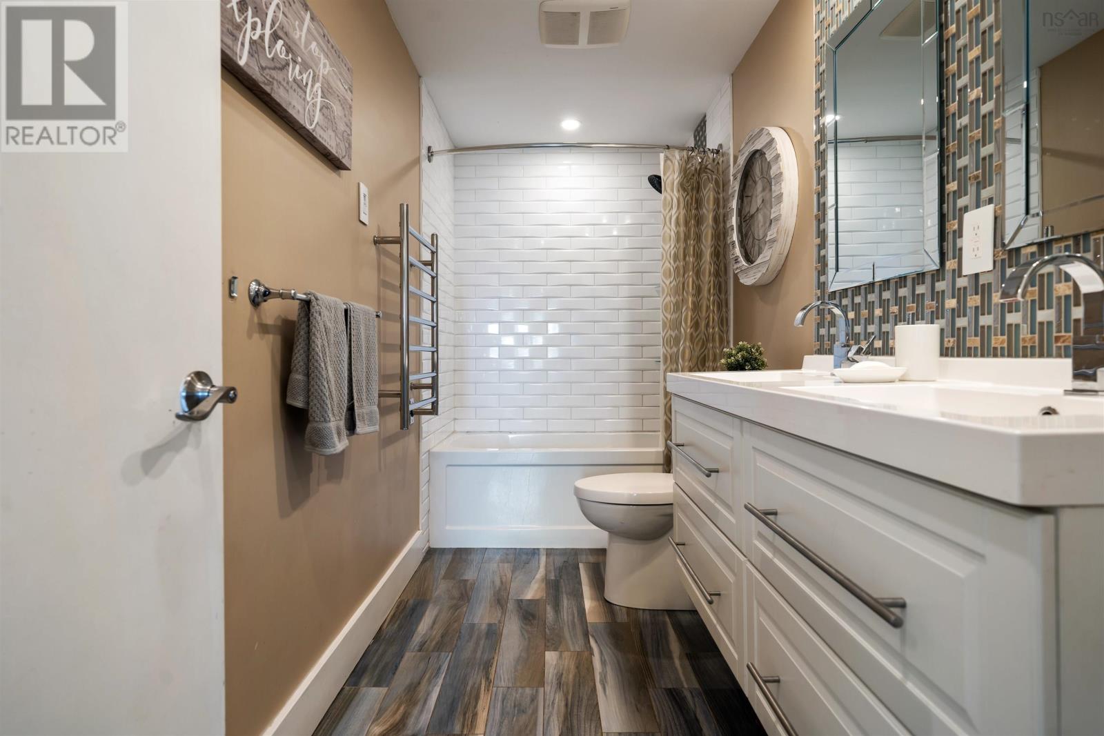 Property 15 of 44 of 5786 Highway 2