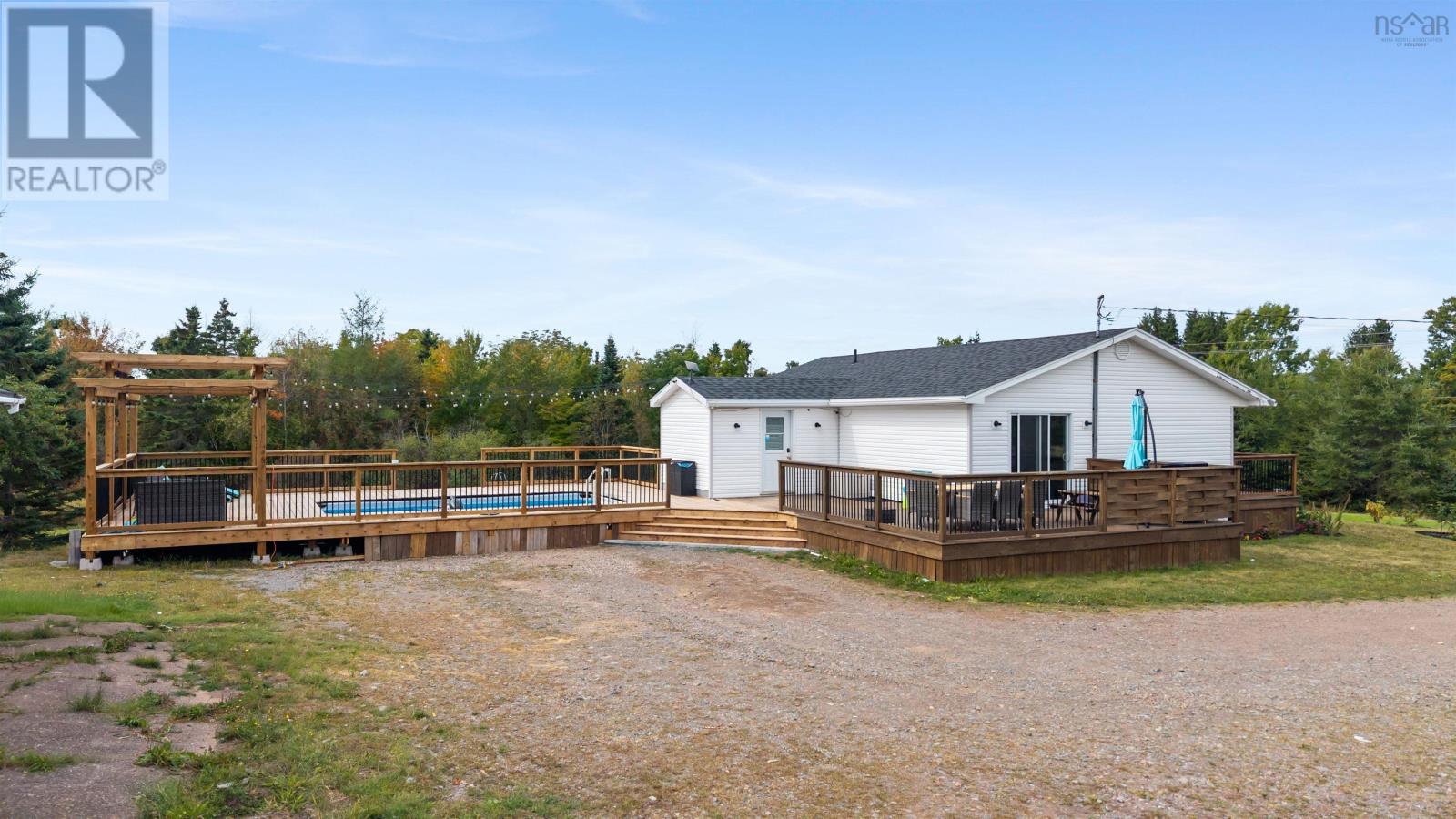 Property 4 of 44 of 5786 Highway 2