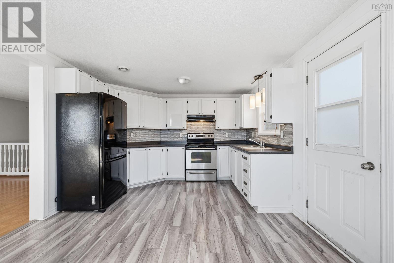 Property 8 of 23 of 163 Jeep Crescent