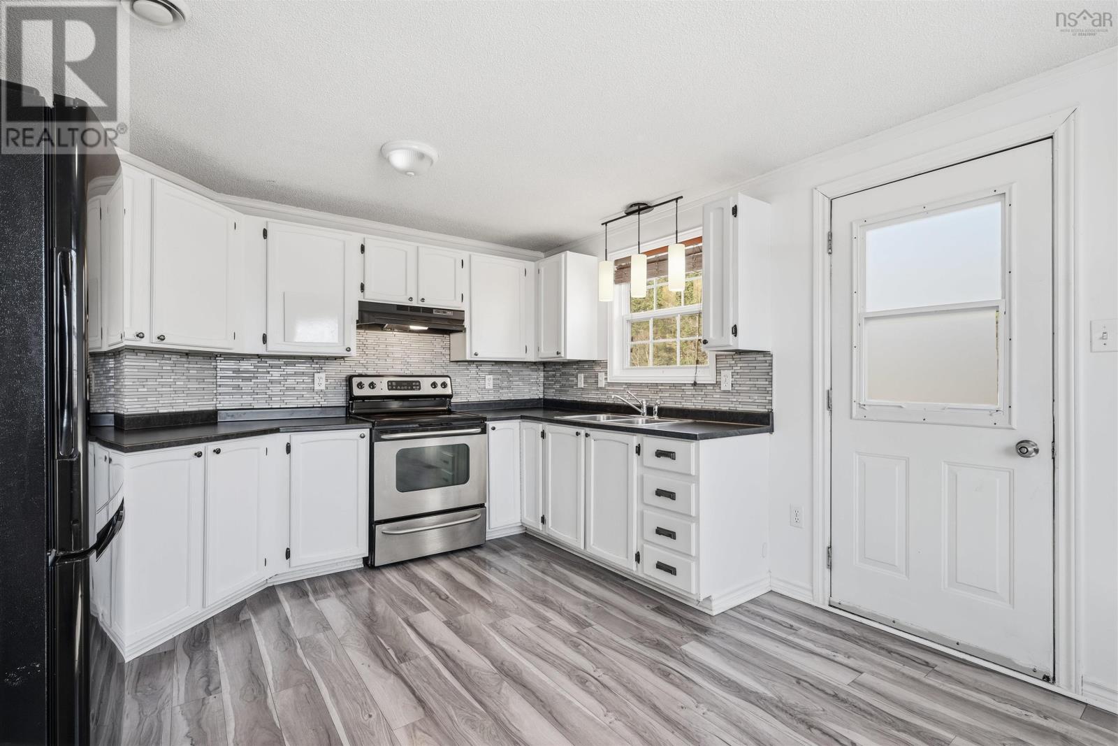 Property 6 of 23 of 163 Jeep Crescent