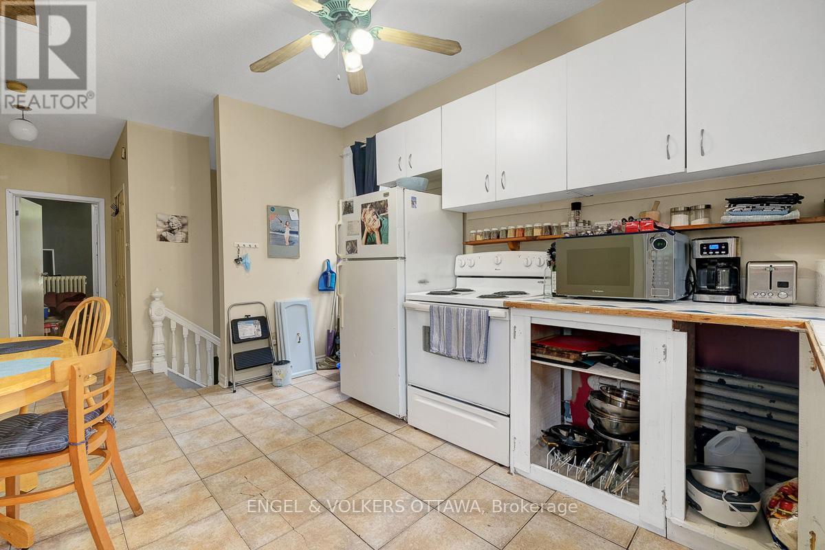 256 KENT STREET N - 20