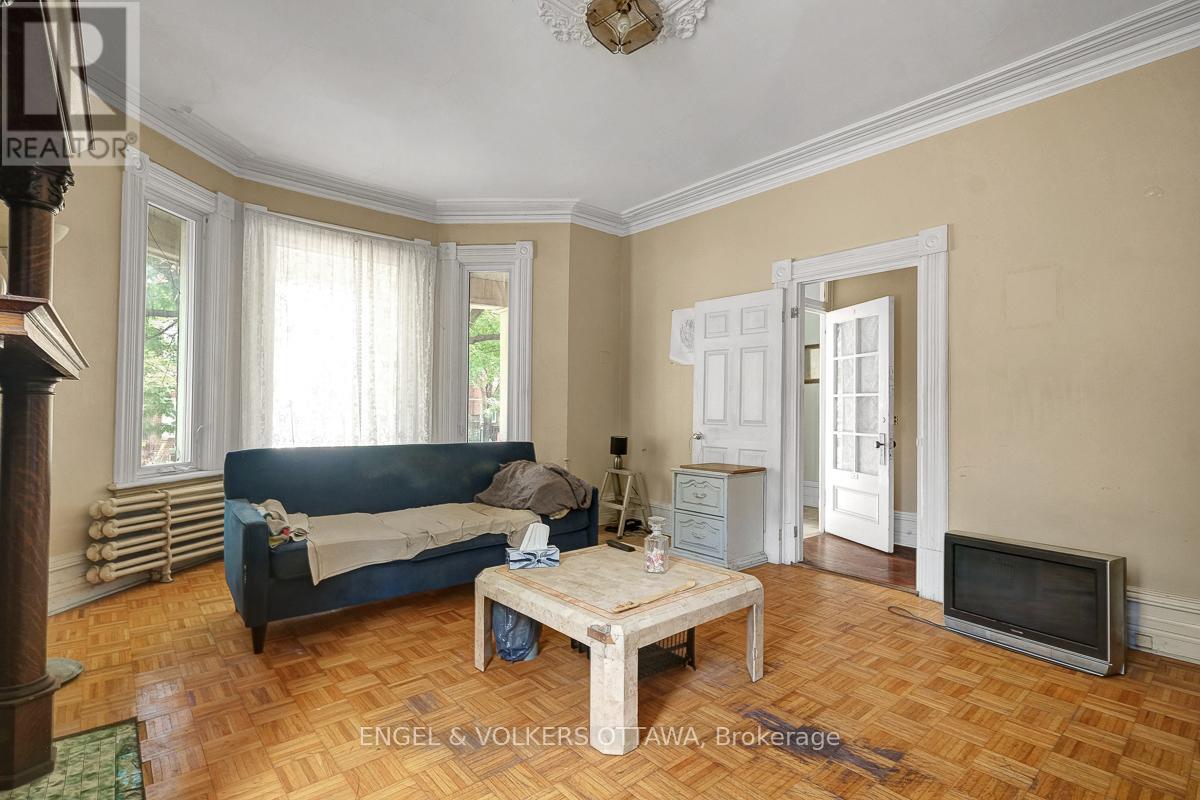 256 KENT STREET N - 7