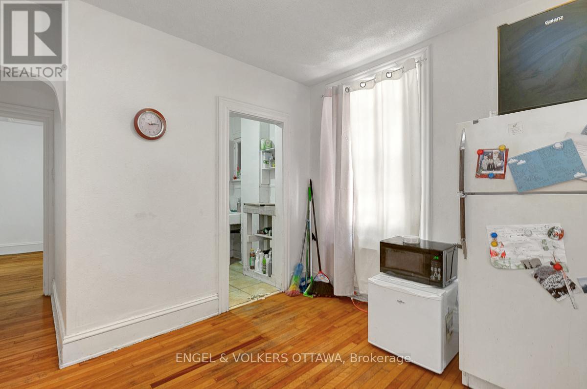 258 KENT STREET - 11