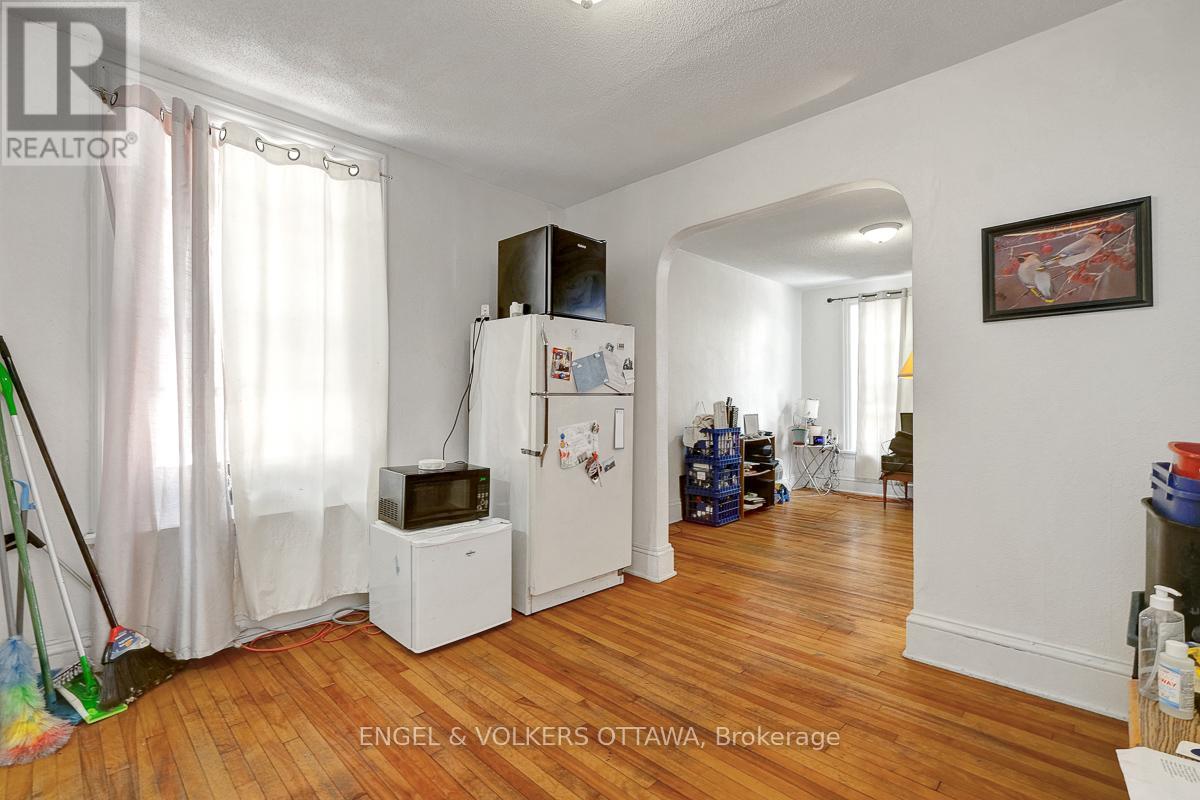 258 KENT STREET - 12