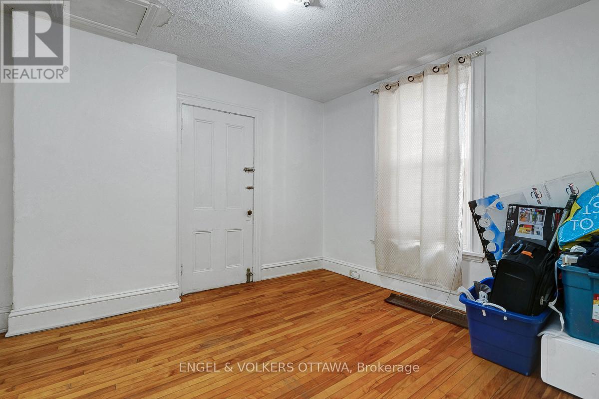 258 KENT STREET - 16
