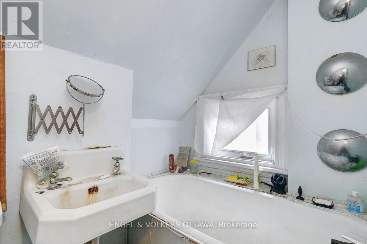 258 KENT STREET — photo 26