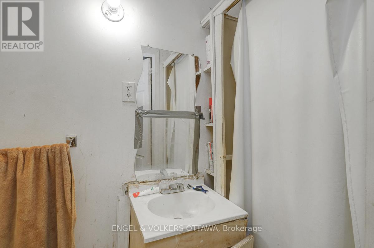 258 KENT STREET - 33