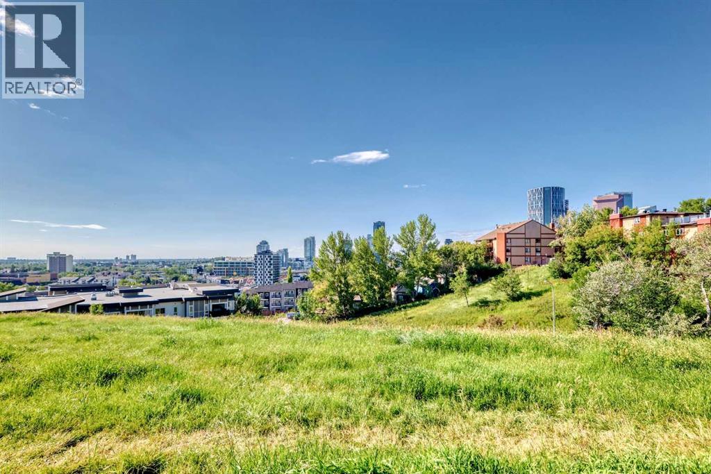 Single Family House for Sale in    Street NE Renfrew Calgary 