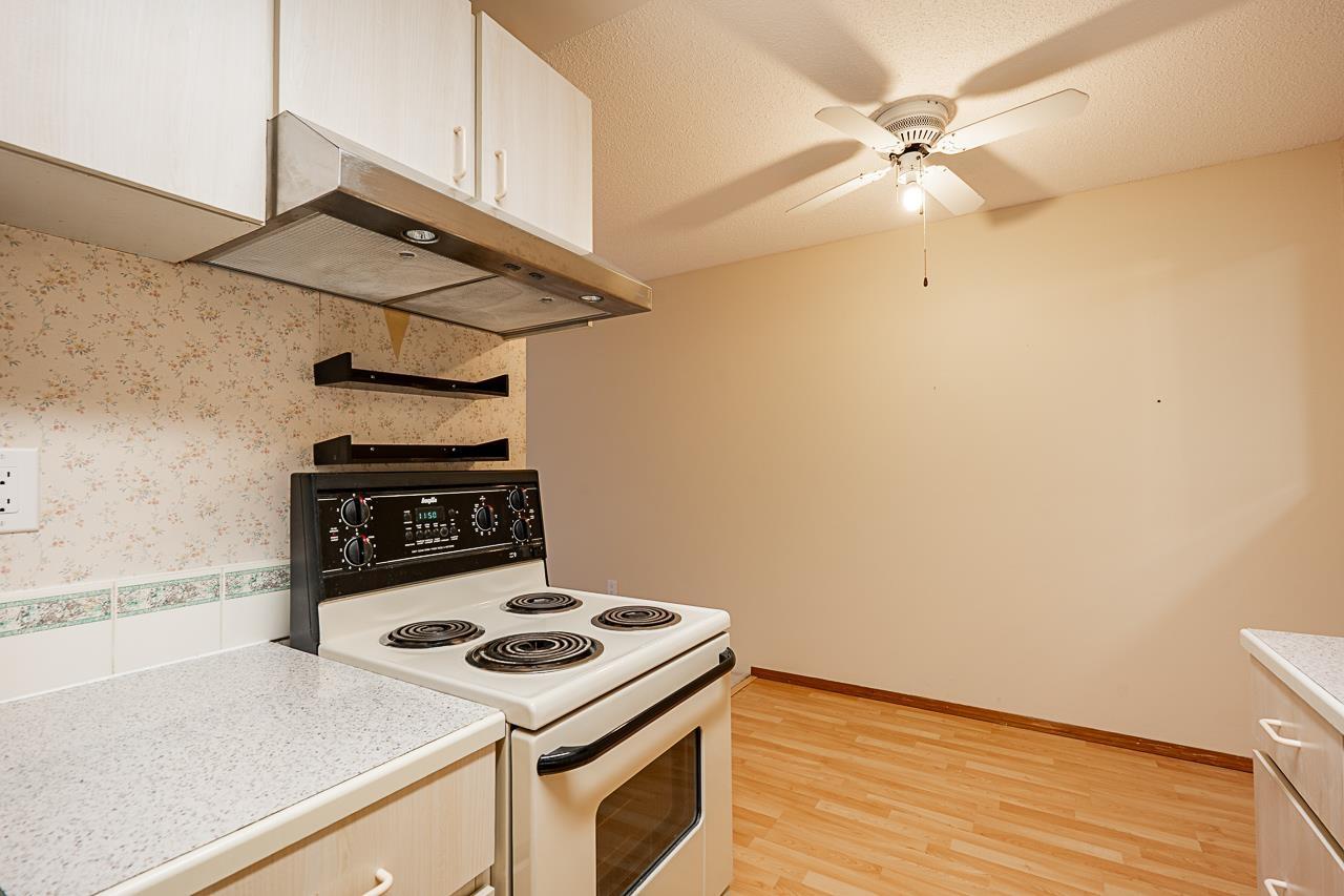 208 15020 NORTH BLUFF ROAD, White Rock