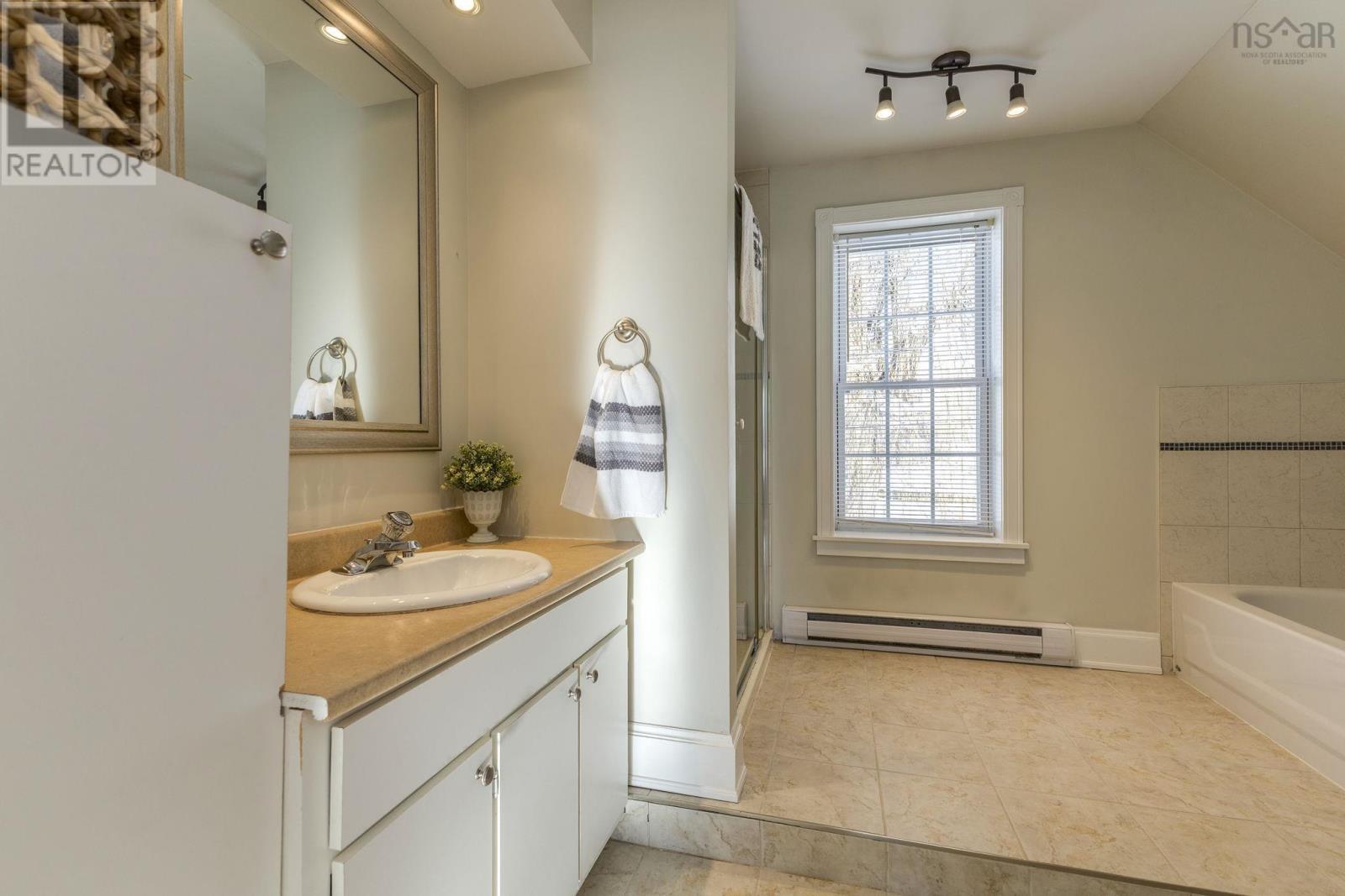 Property 24 of 41 of 112 Arch Street