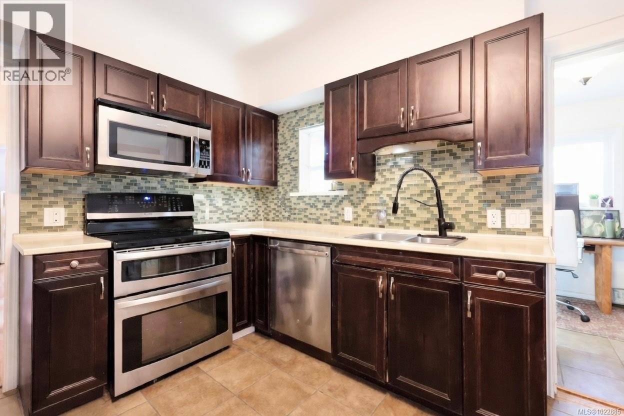  138 Sims Avenue, Saanich