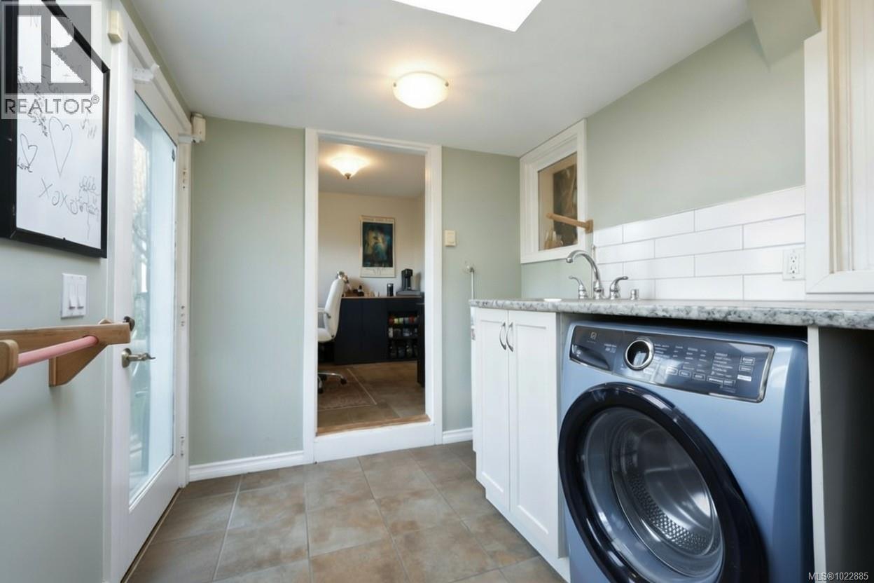  138 Sims Avenue, Saanich