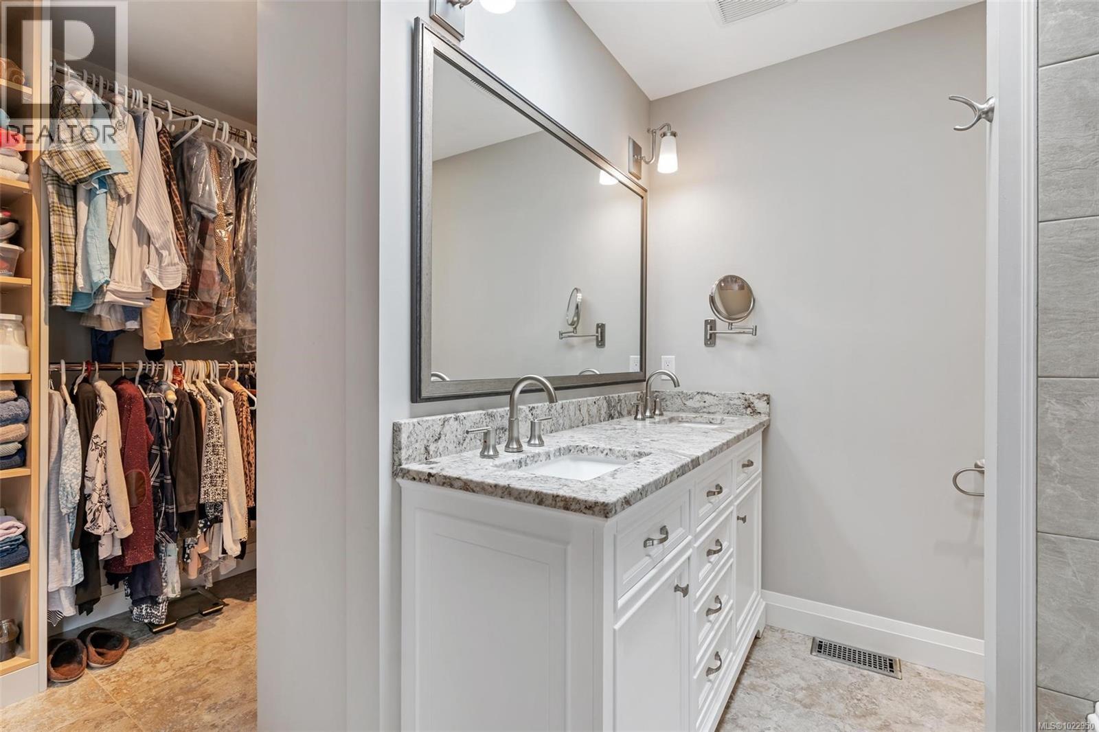 37 7586 Tetayut Road, Central Saanich