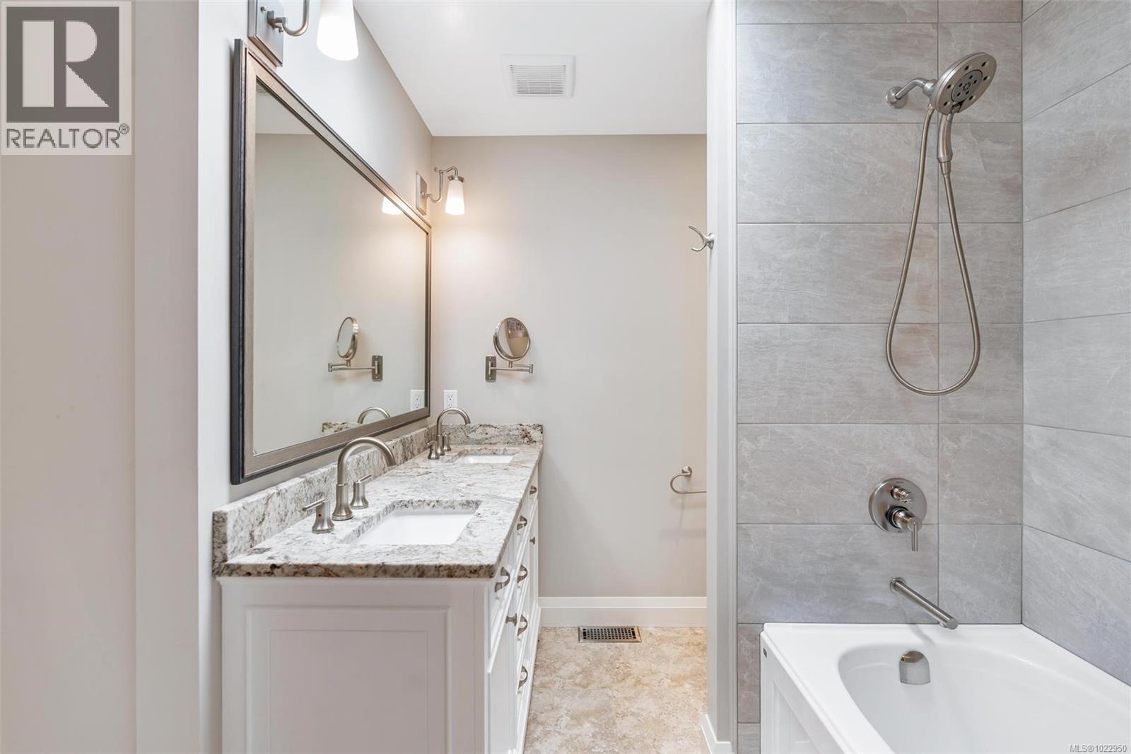 37 7586 Tetayut Road, Central Saanich