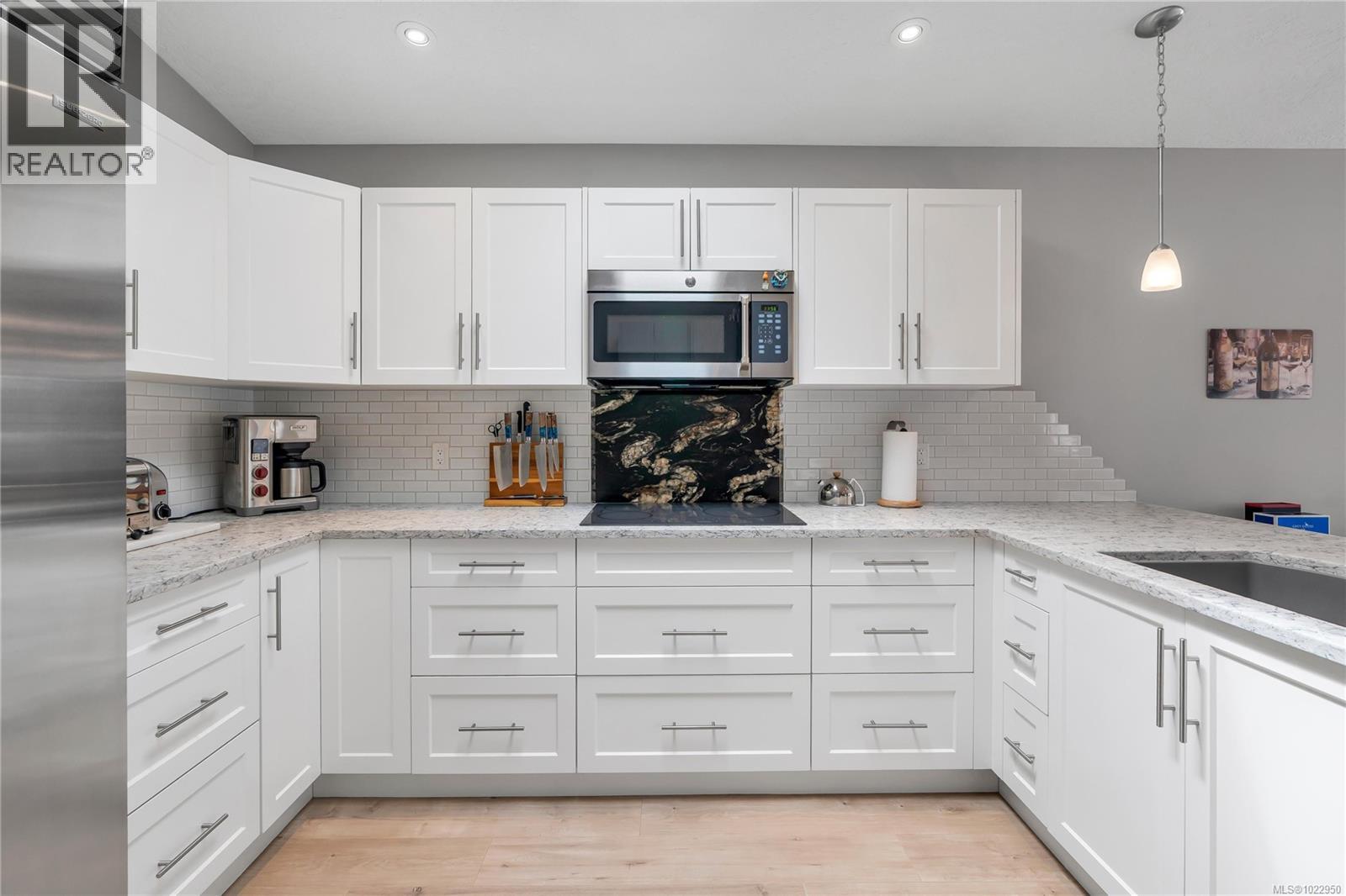 37 7586 Tetayut Road, Central Saanich