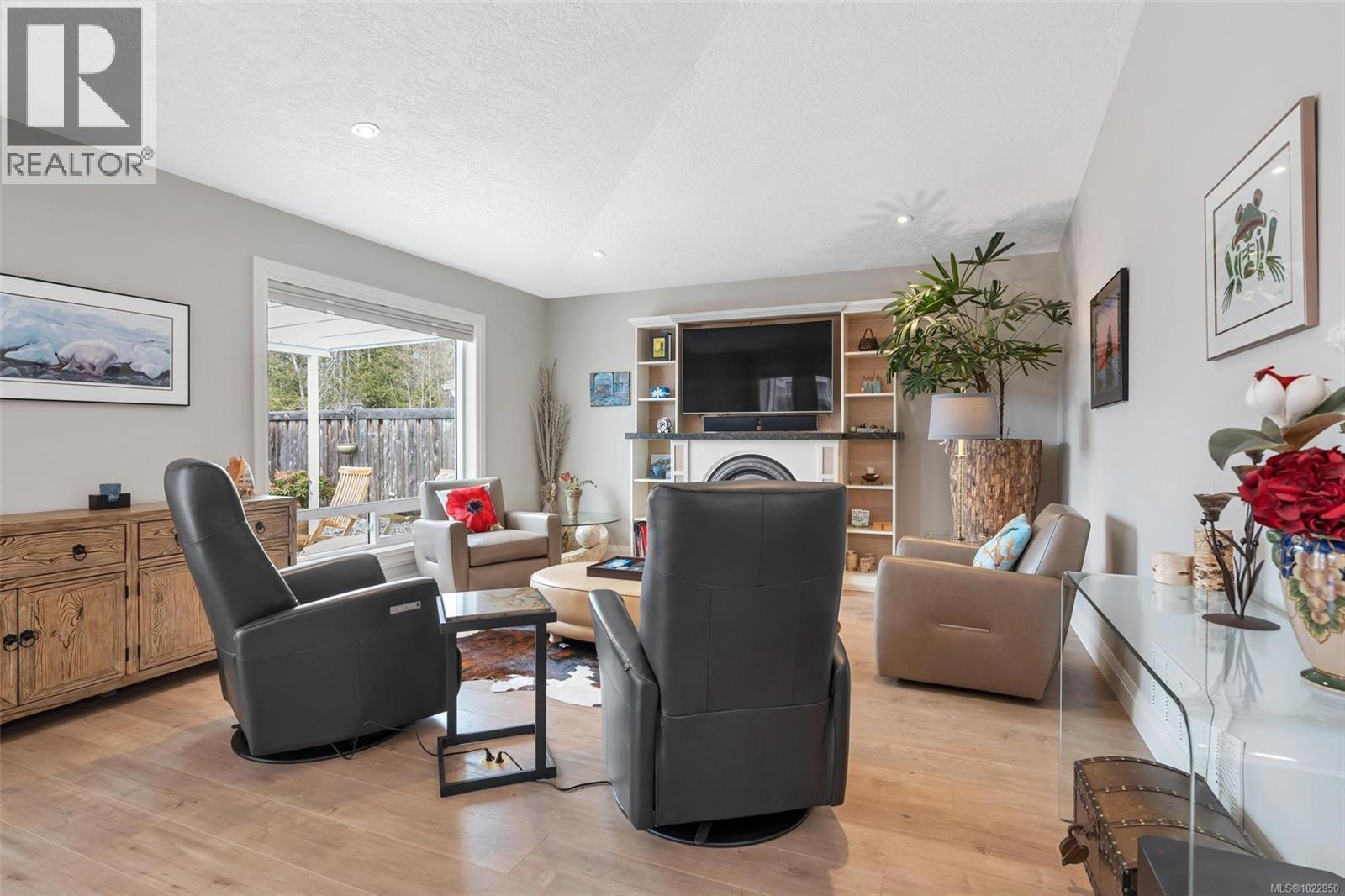 37 7586 Tetayut Road, Central Saanich