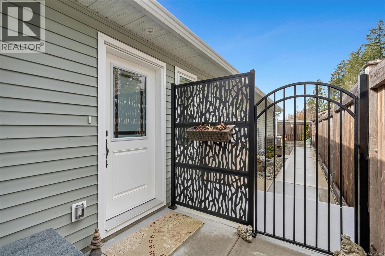 37 7586 Tetayut Road, Central Saanich