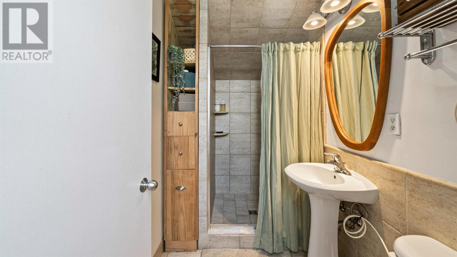 Property 21 of 29 of 4 2093 Creighton Street