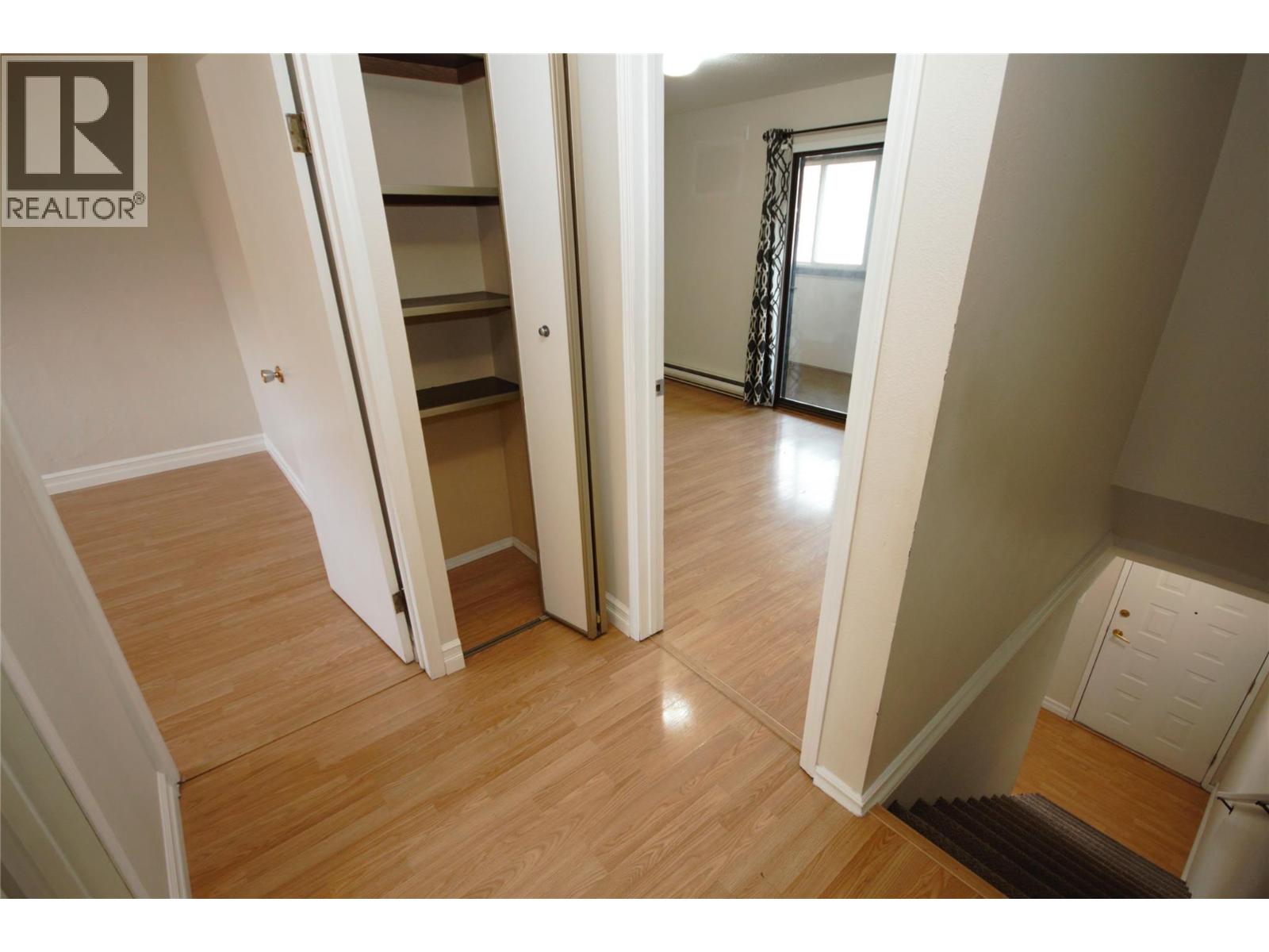 5820 MAIN Street Unit# 8, Oliver