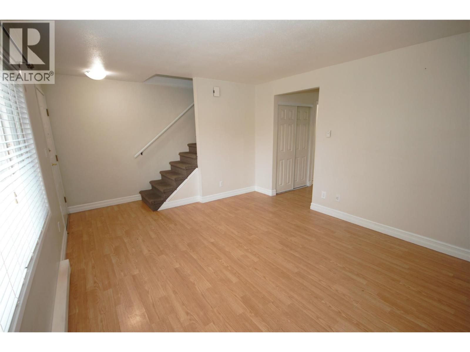 5820 MAIN Street Unit# 8, Oliver