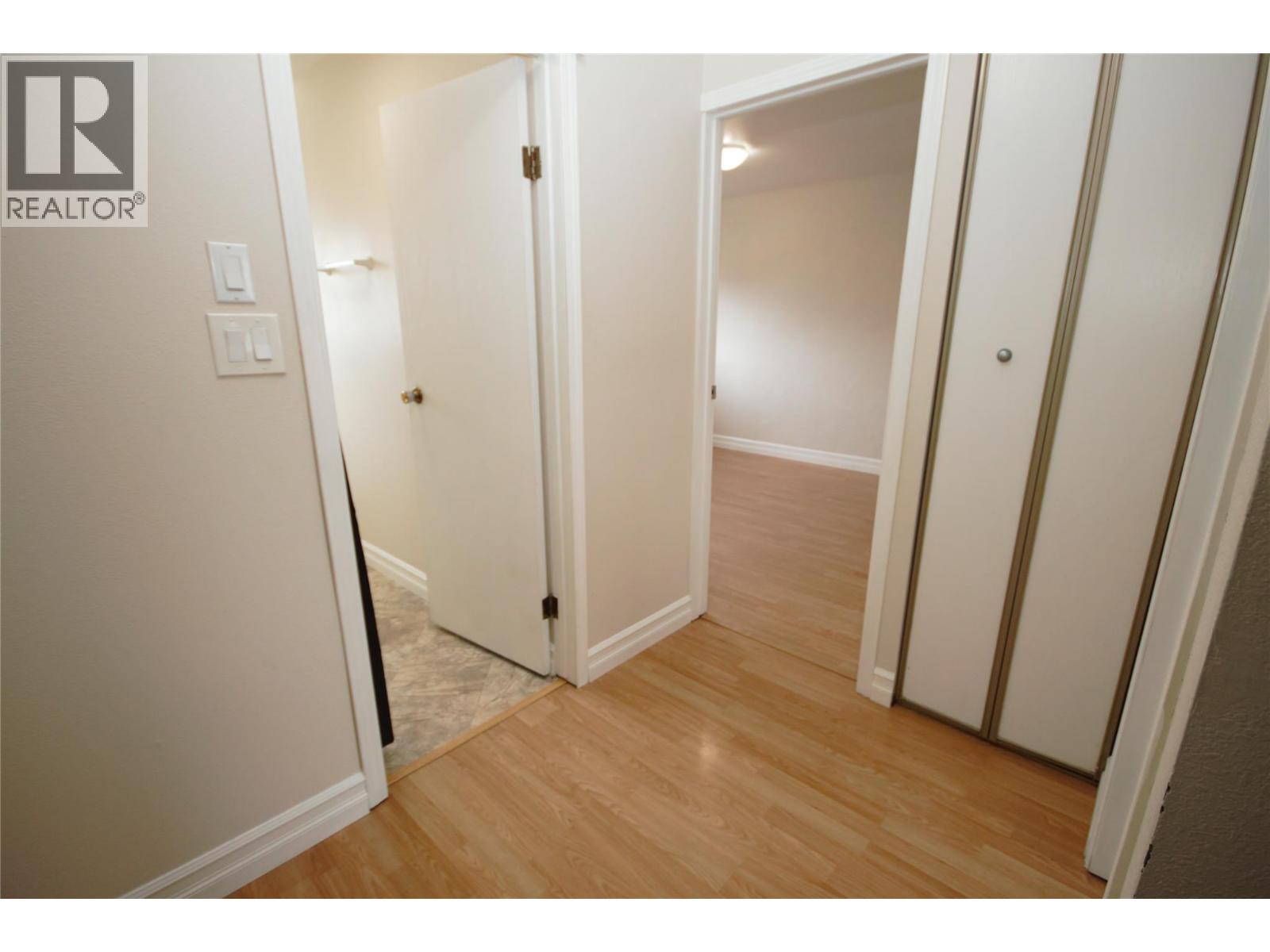 5820 MAIN Street Unit# 8, Oliver