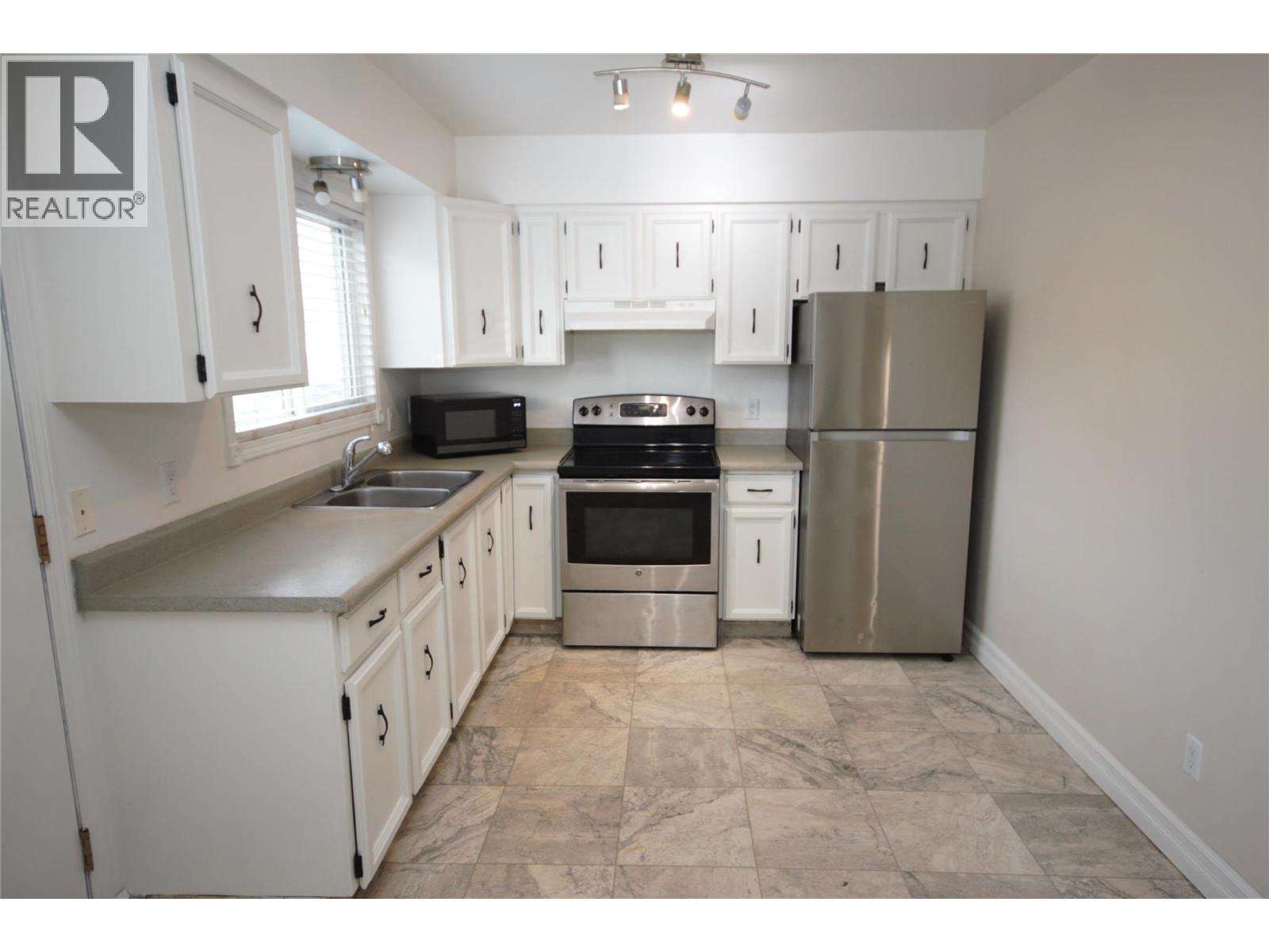 5820 MAIN Street Unit# 8, Oliver