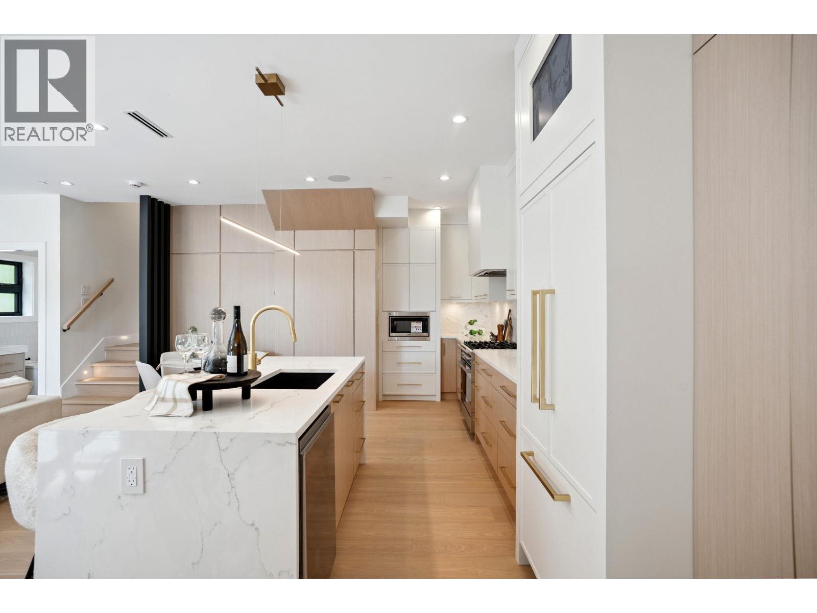 2307 E 3RD AVENUE, Vancouver