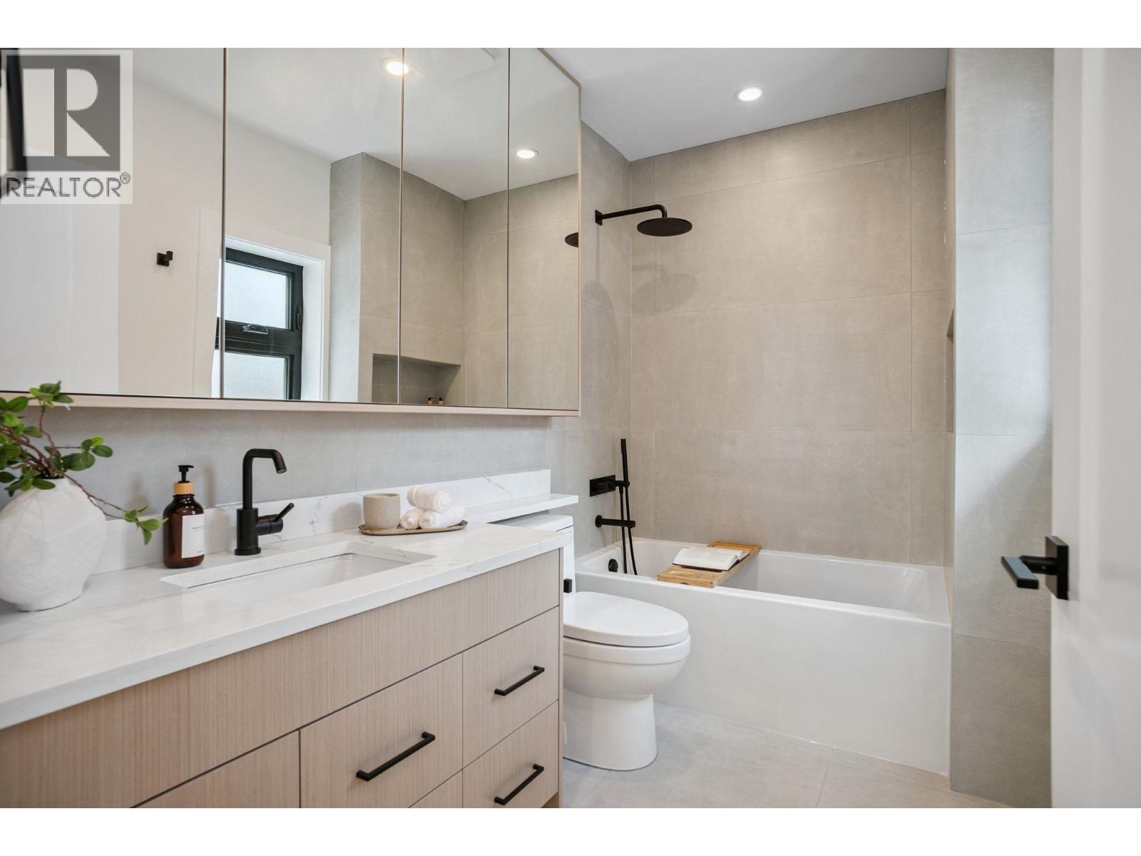 2307 E 3RD AVENUE, Vancouver