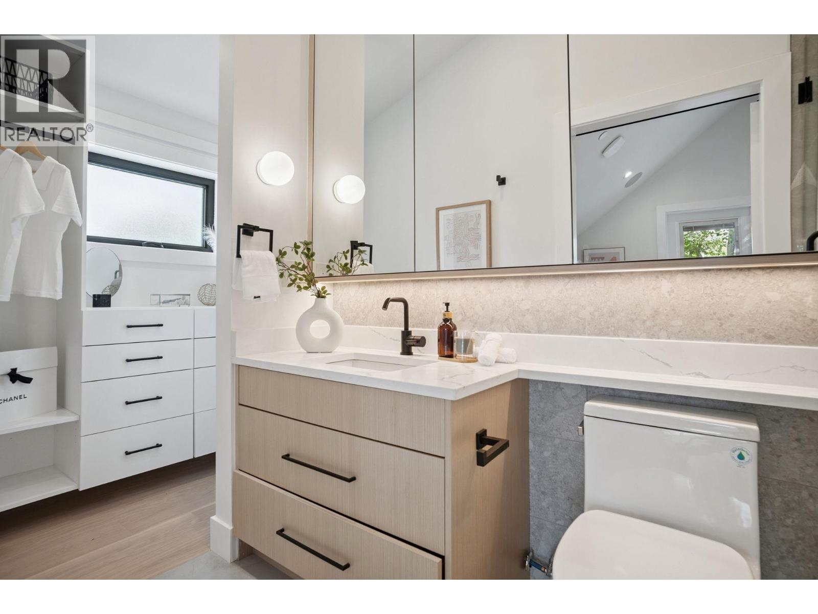 2307 E 3RD AVENUE, Vancouver