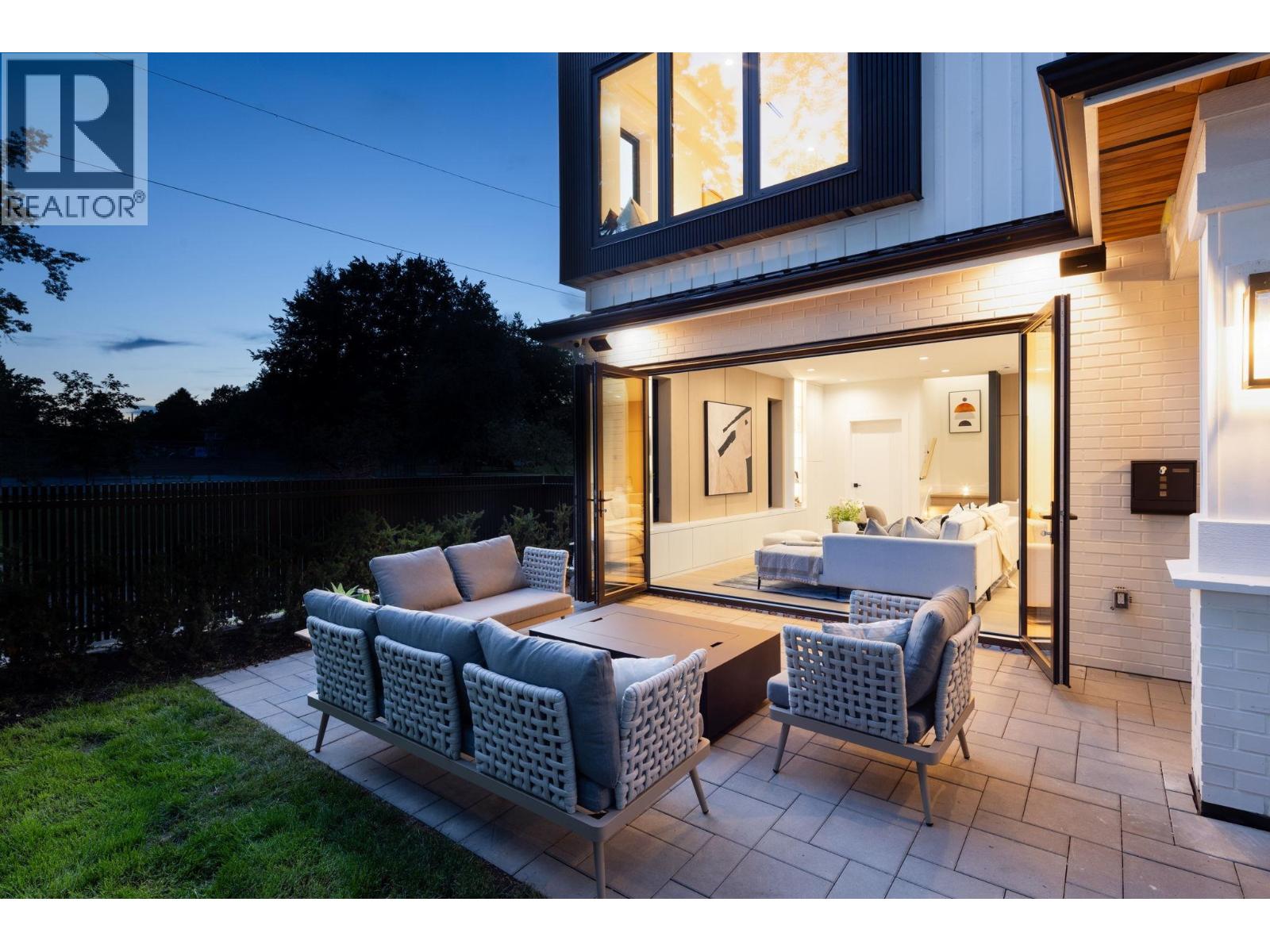 2307 E 3RD AVENUE, Vancouver