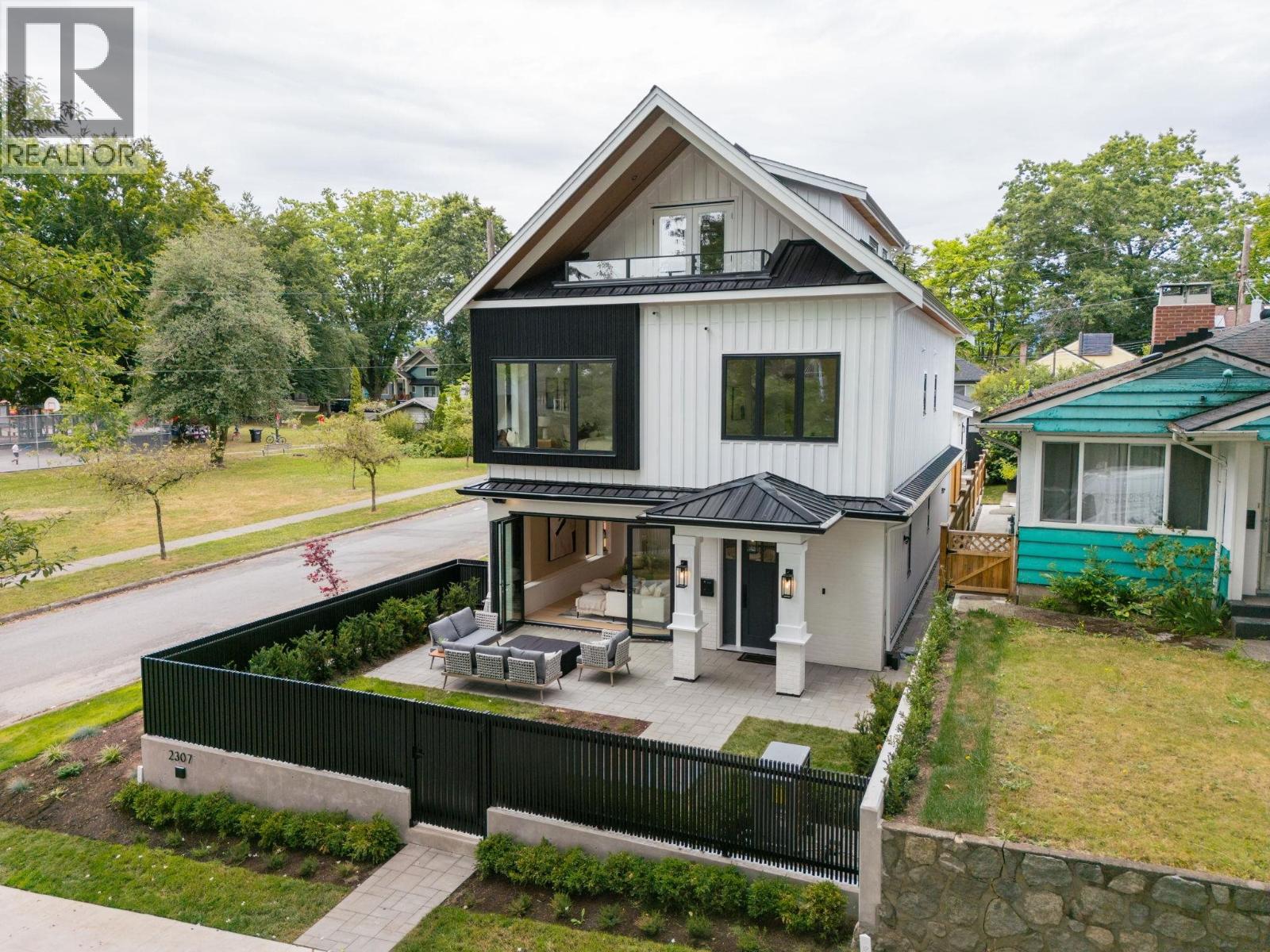 2307 E 3RD AVENUE, Vancouver