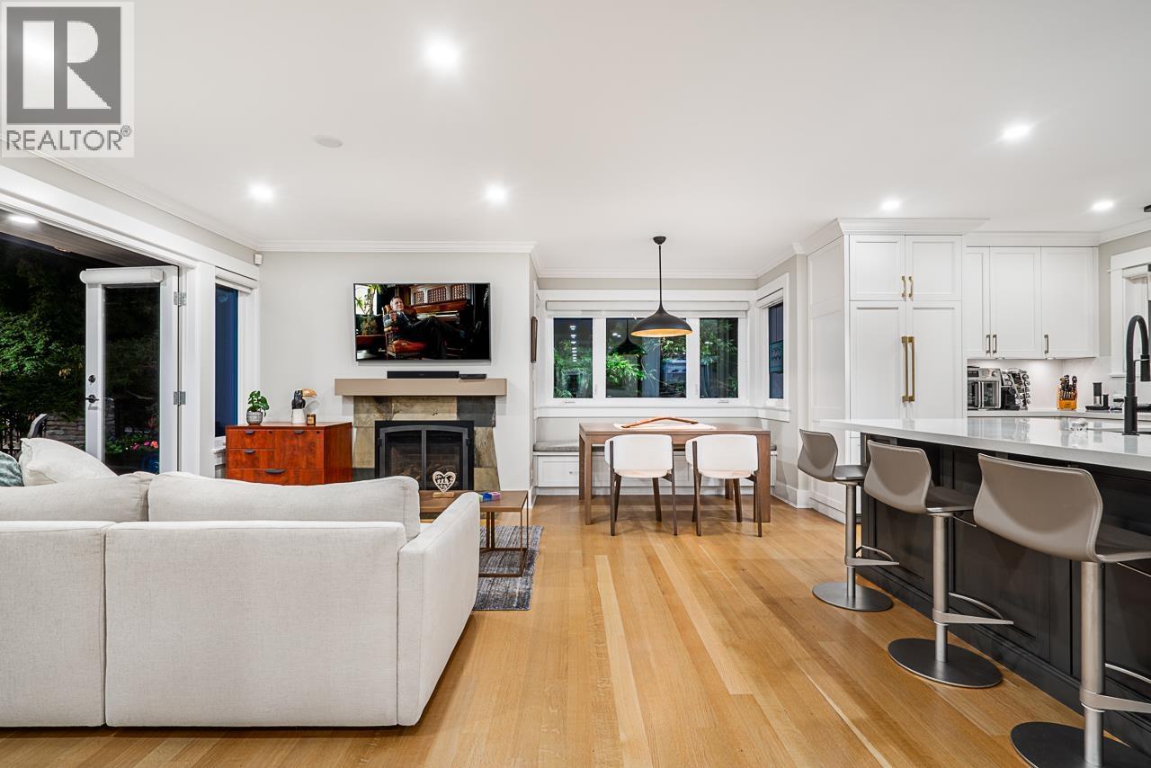 1425 PALMERSTON AVENUE, West Vancouver