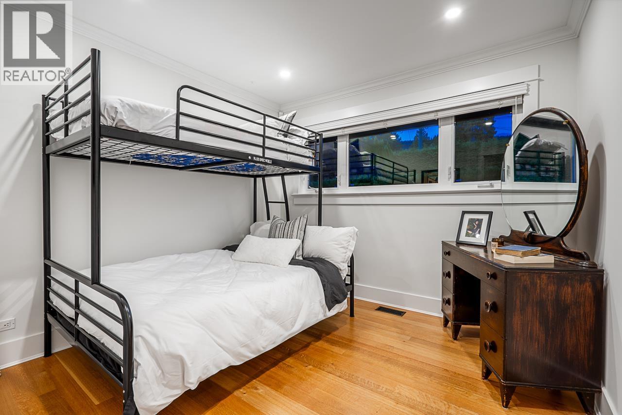 1425 PALMERSTON AVENUE, West Vancouver