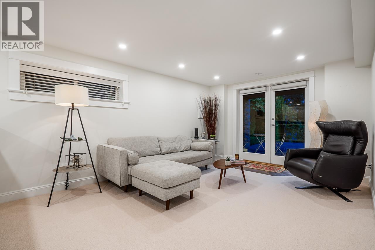 1425 PALMERSTON AVENUE, West Vancouver