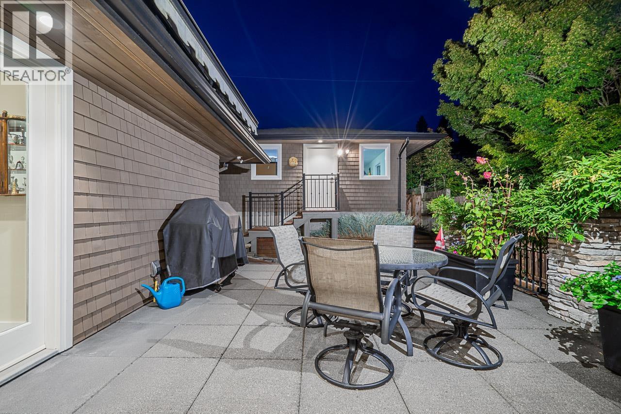 1425 PALMERSTON AVENUE, West Vancouver