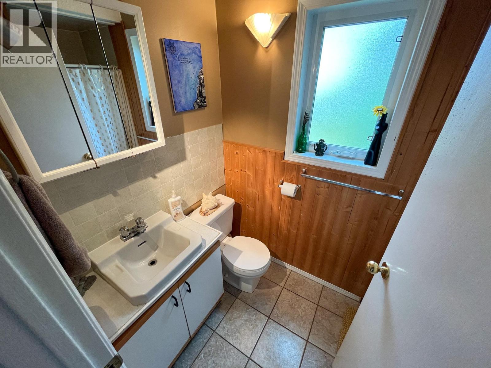  510 Cedar Street, Sicamous