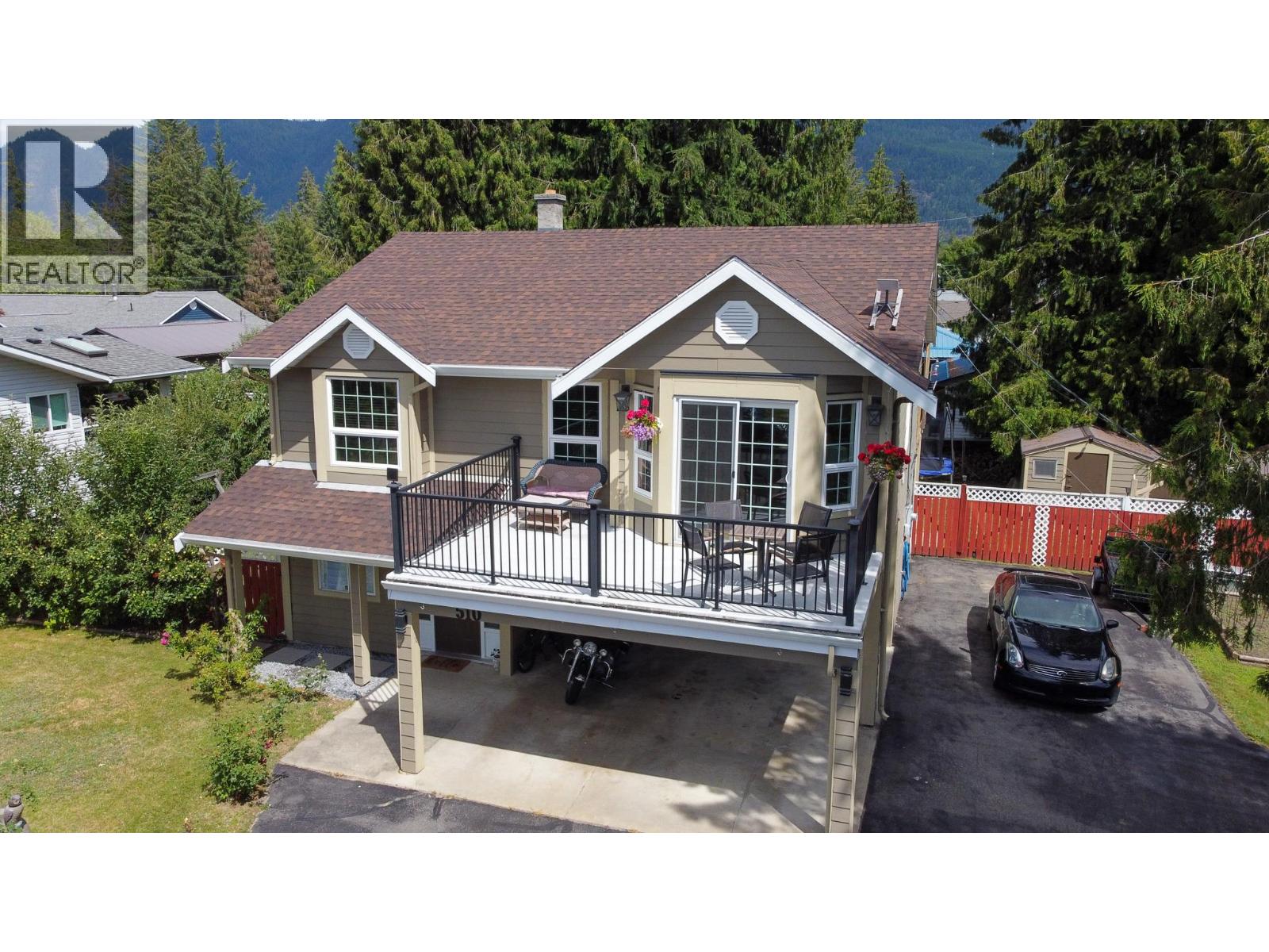  510 Cedar Street, Sicamous