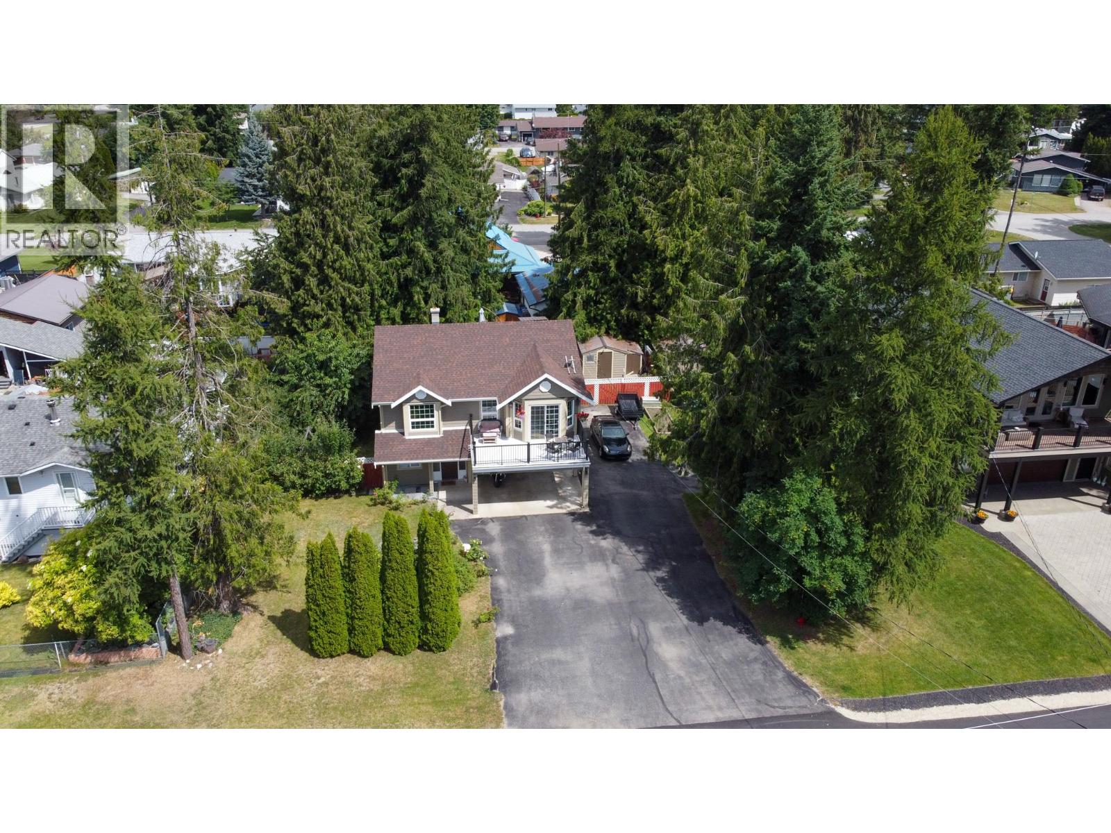  510 Cedar Street, Sicamous