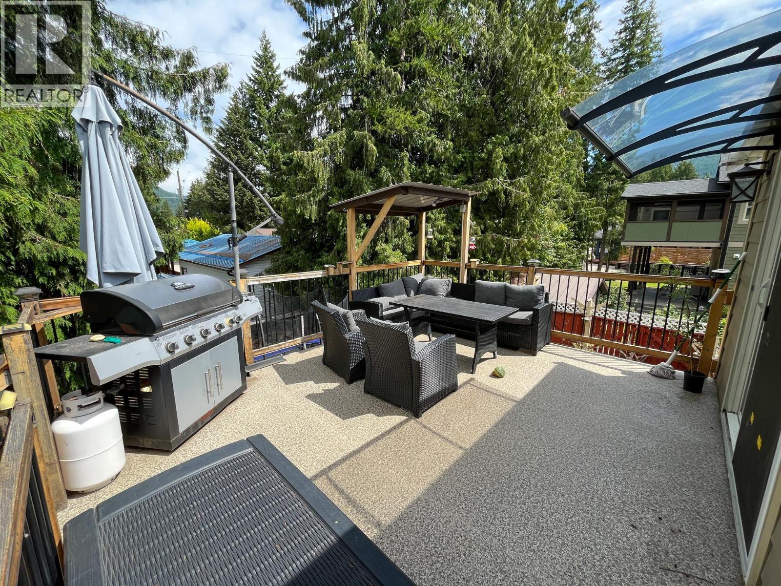  510 Cedar Street, Sicamous