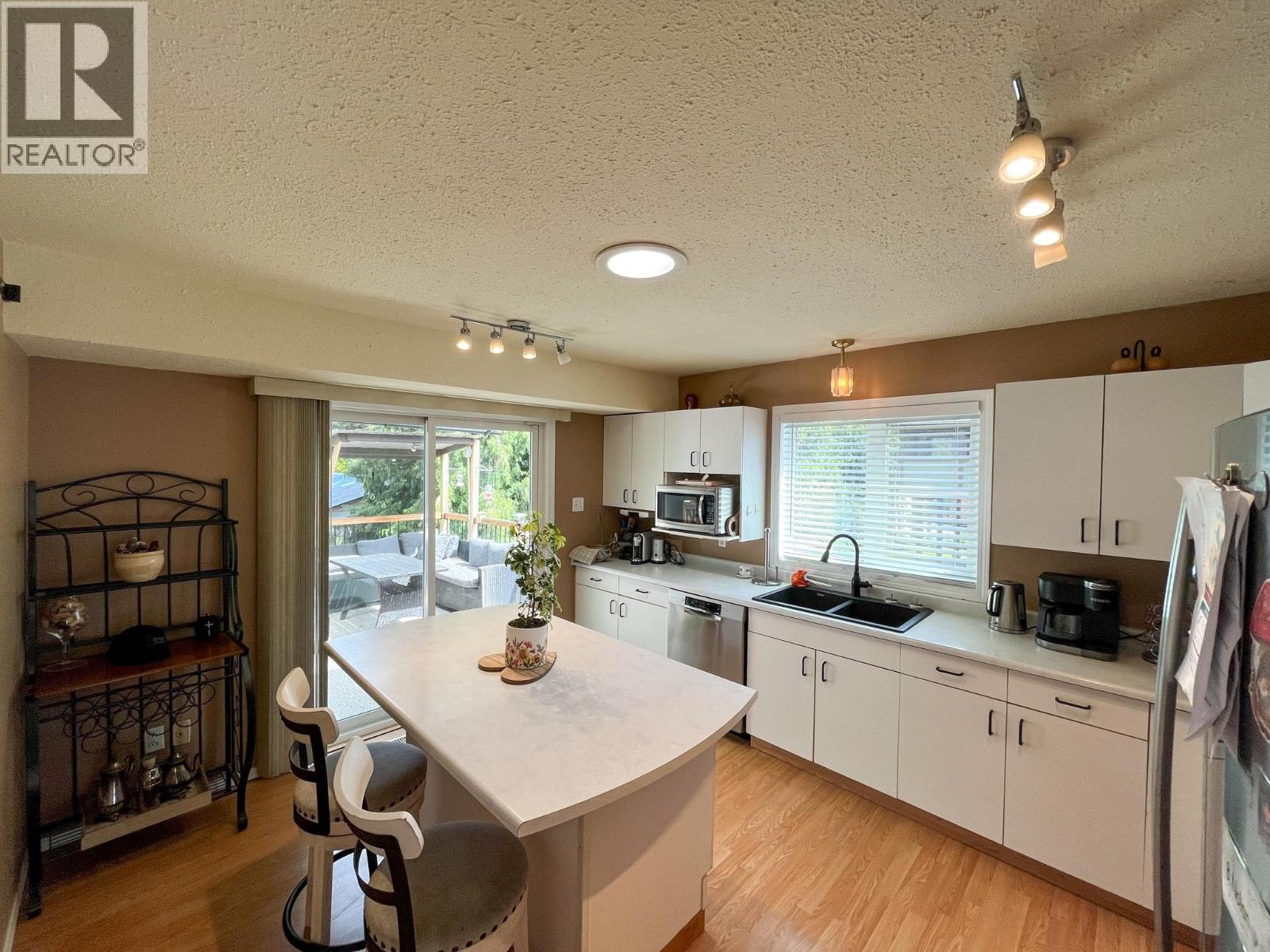  510 Cedar Street, Sicamous