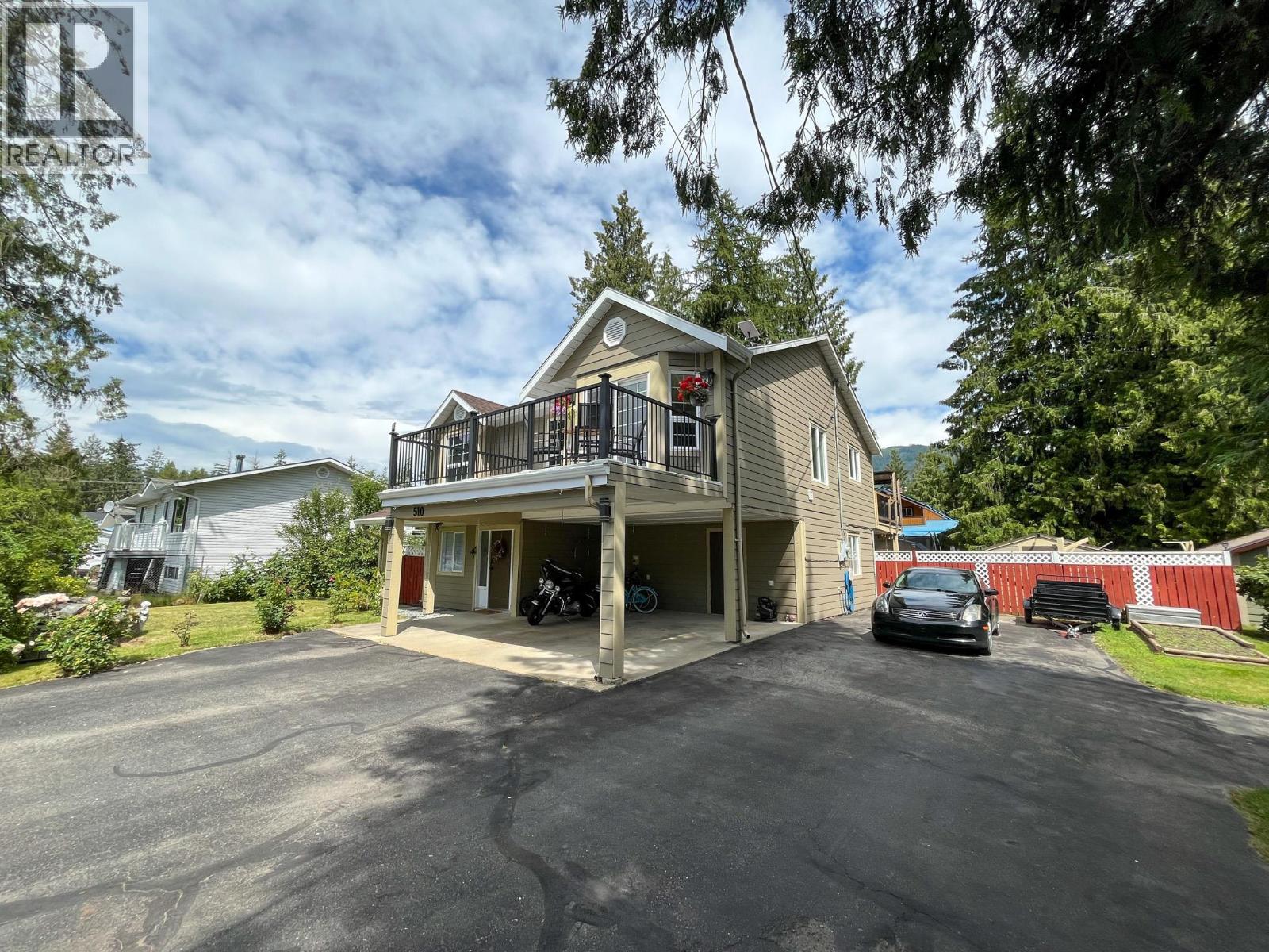  510 Cedar Street, Sicamous