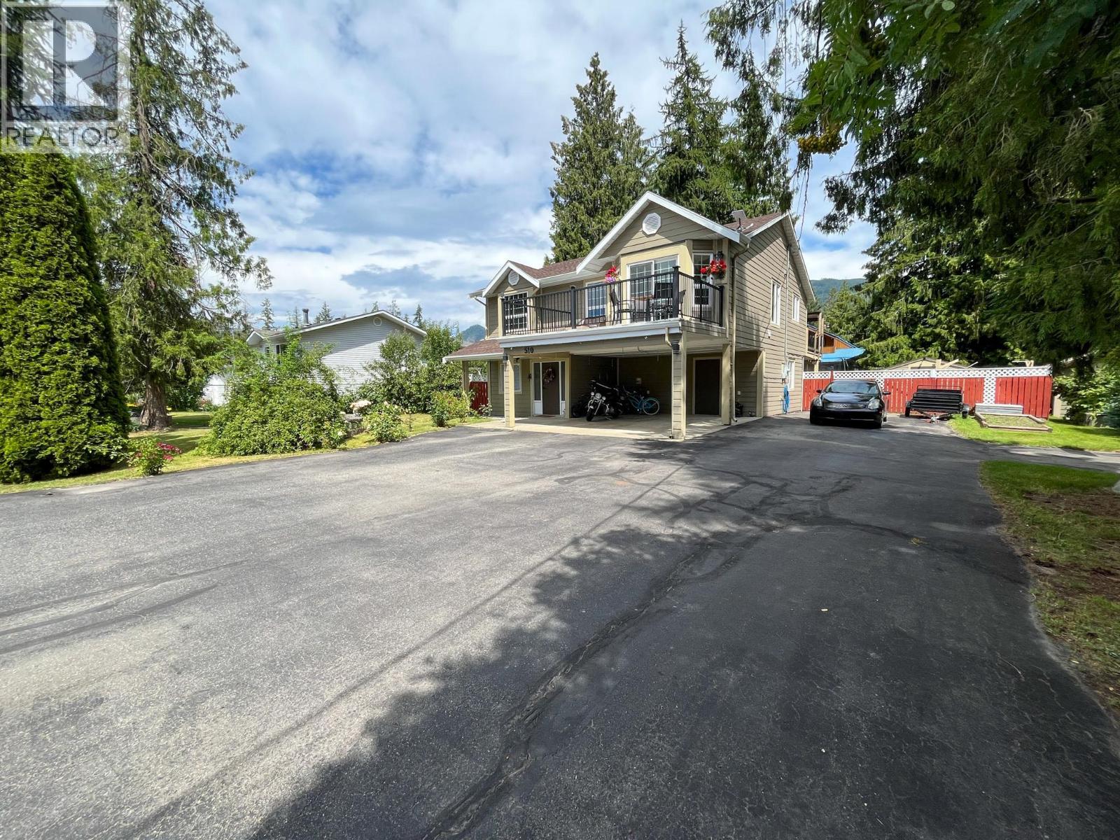  510 Cedar Street, Sicamous